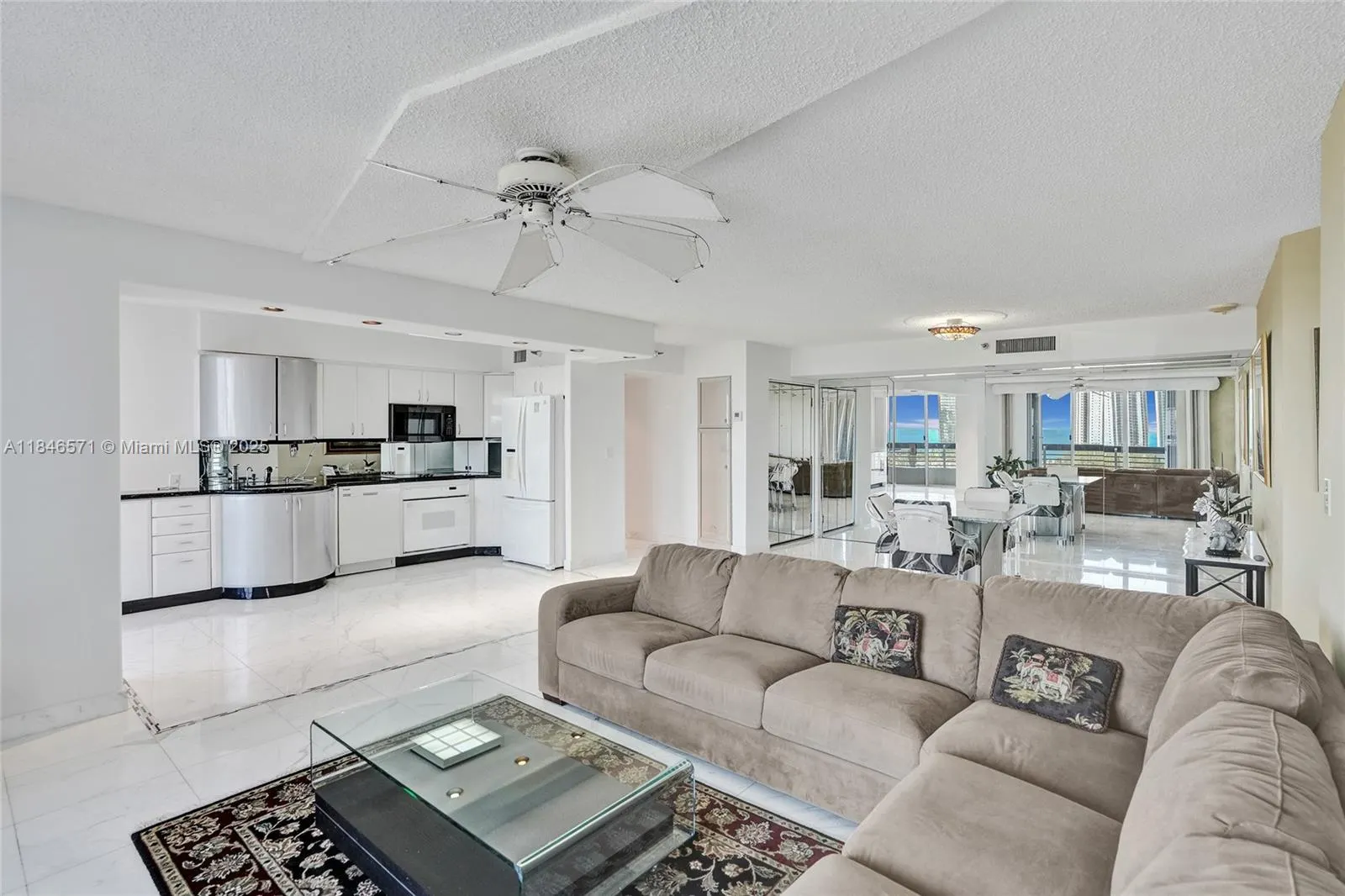 19101 Mystic Pointe Dr, #1711