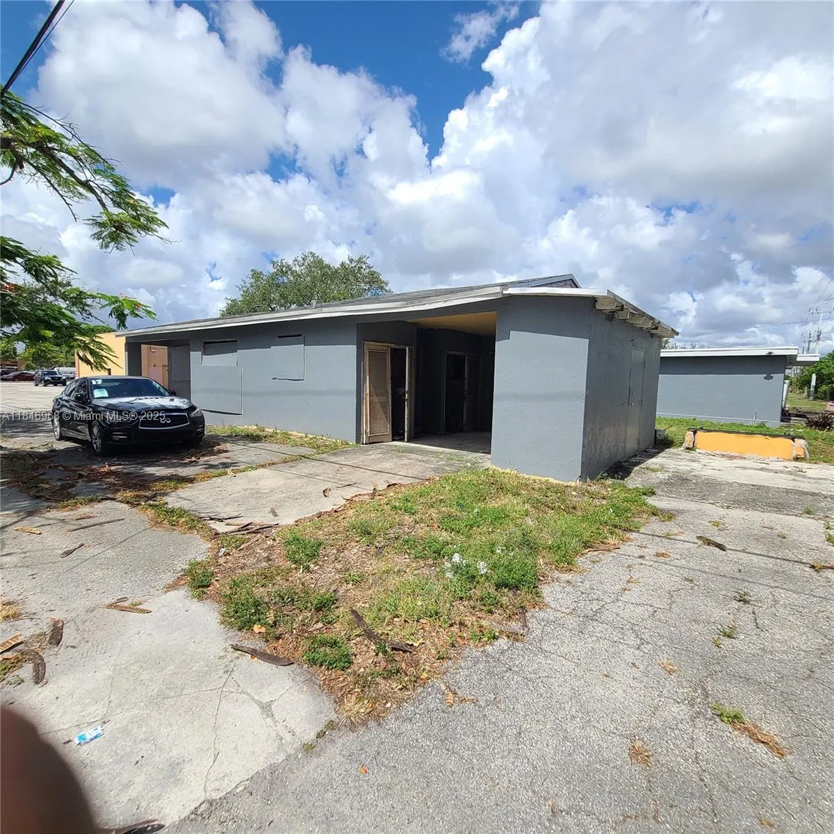1900 N 66th Ave