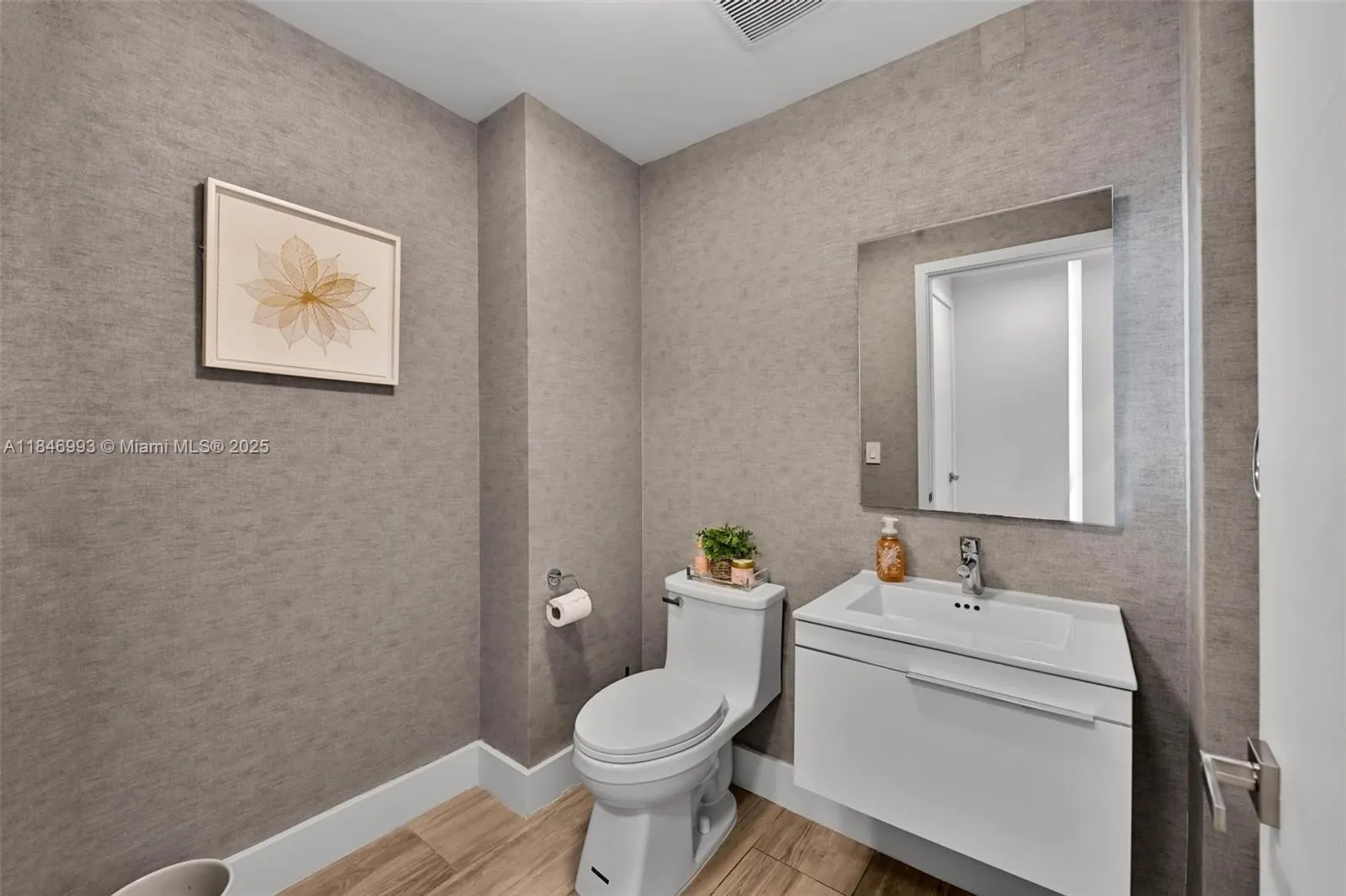17111 Biscayne Blvd, #207