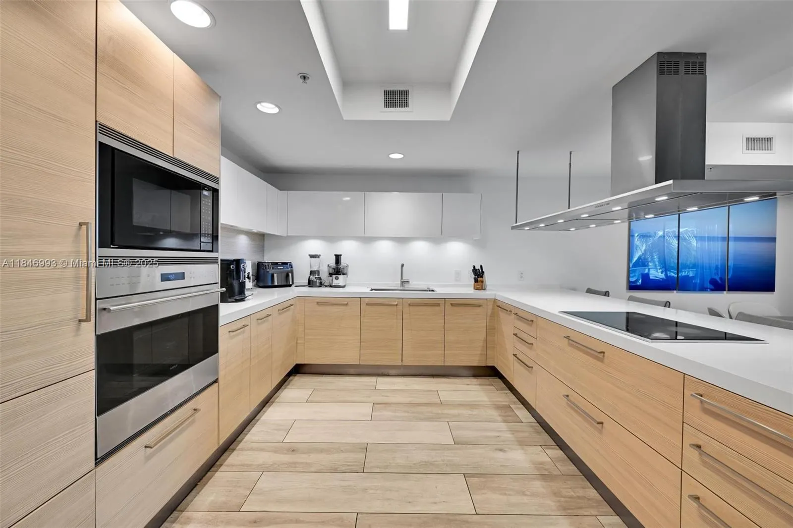 17111 Biscayne Blvd, #207