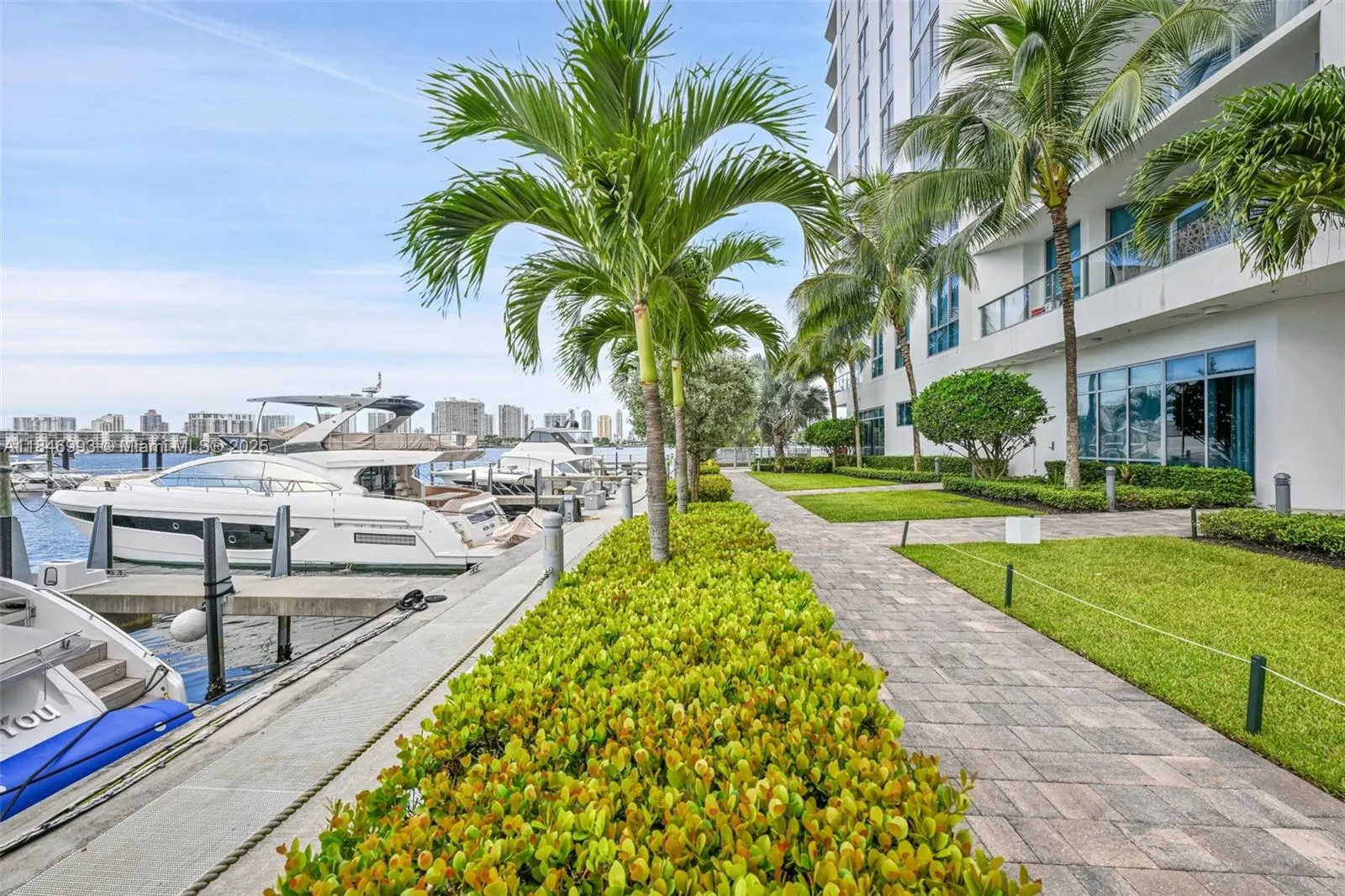 17111 Biscayne Blvd, #207
