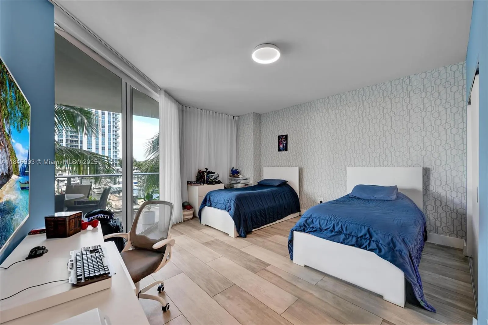 17111 Biscayne Blvd, #207