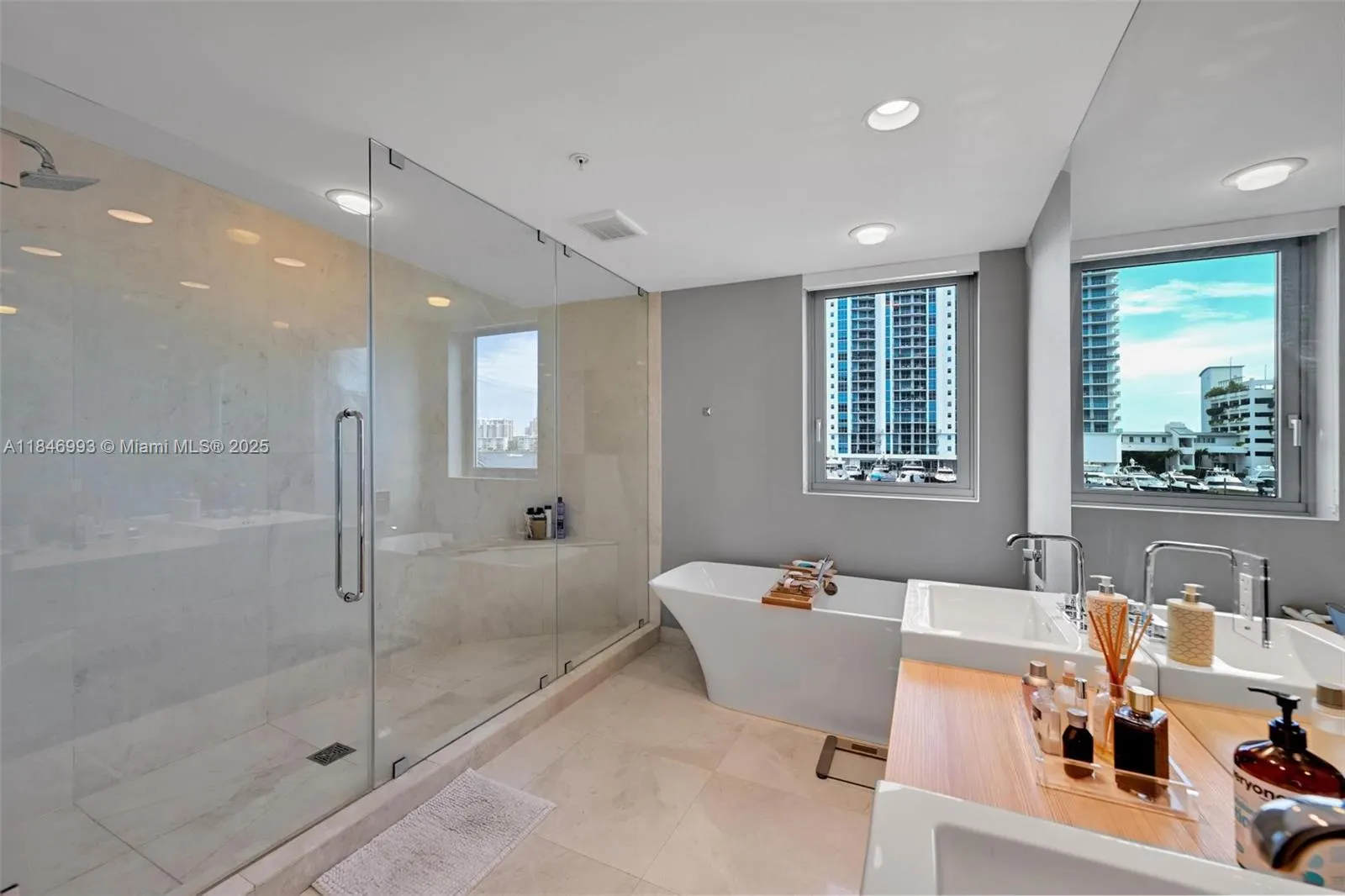 17111 Biscayne Blvd, #207