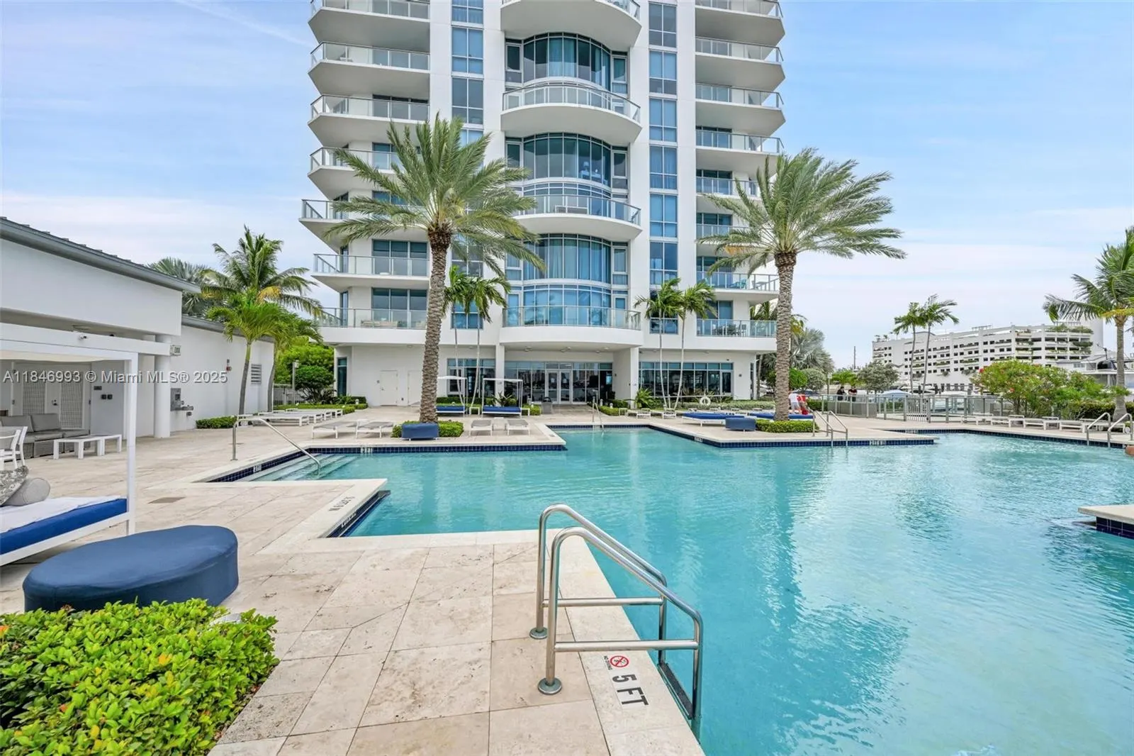 17111 Biscayne Blvd, #207