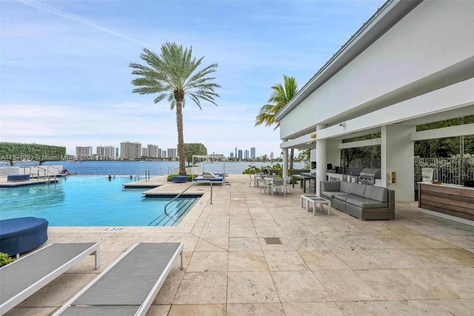 17111 Biscayne Blvd, #207