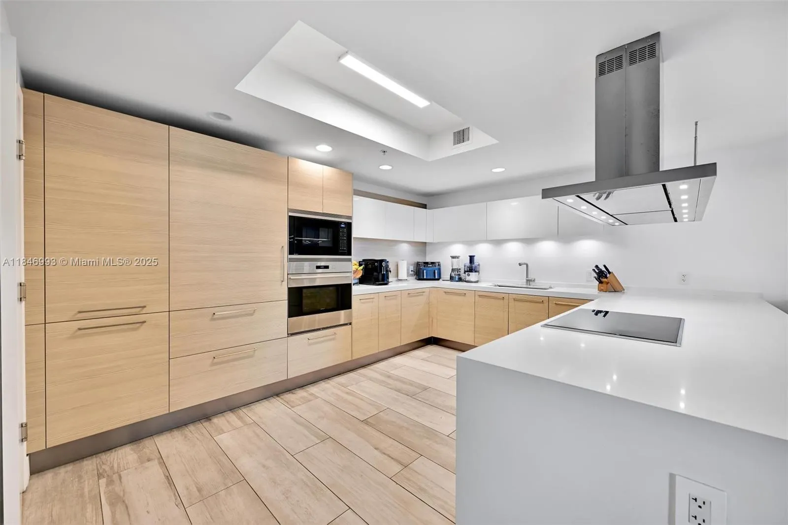 17111 Biscayne Blvd, #207