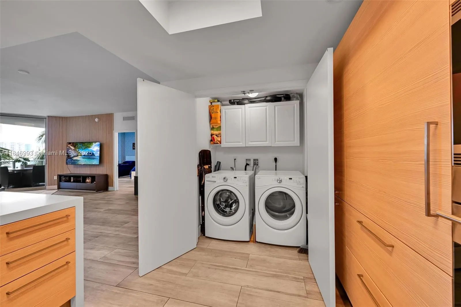 17111 Biscayne Blvd, #207