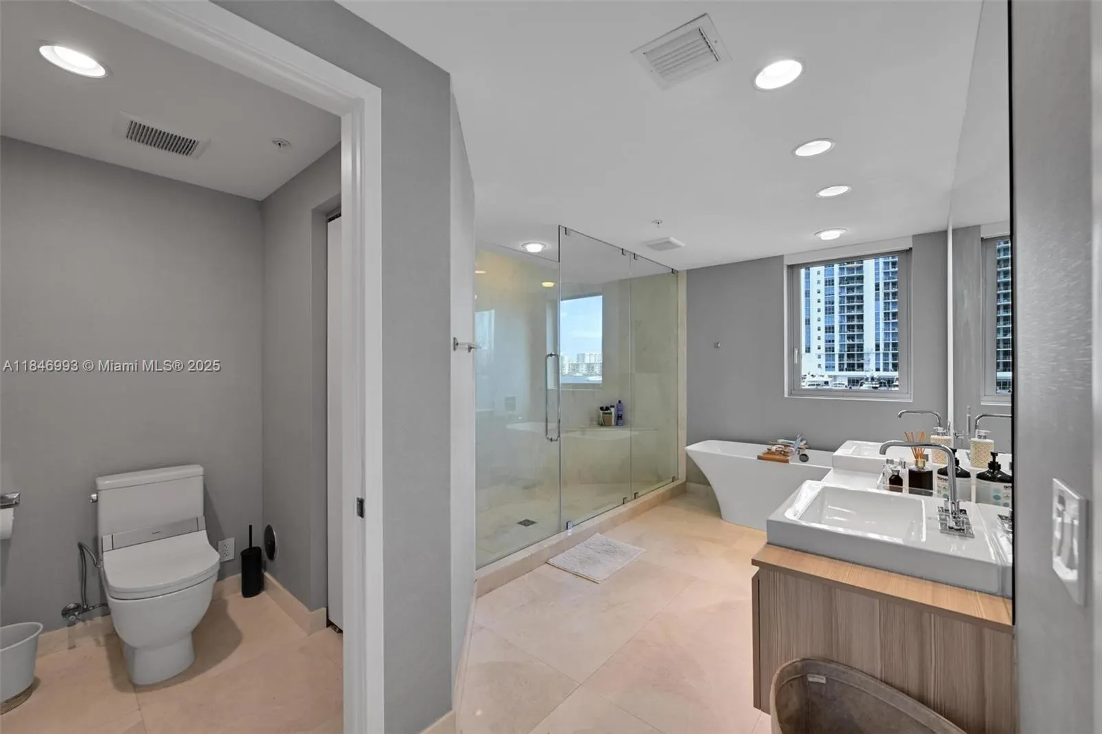 17111 Biscayne Blvd, #207