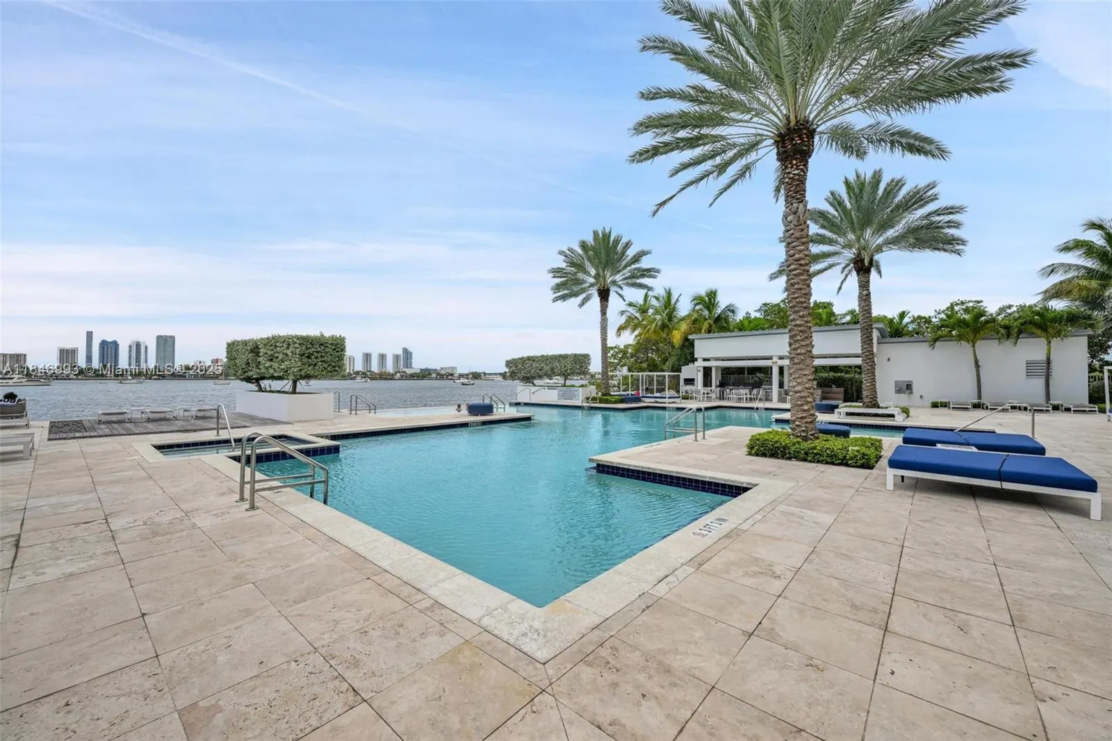 17111 Biscayne Blvd, #207