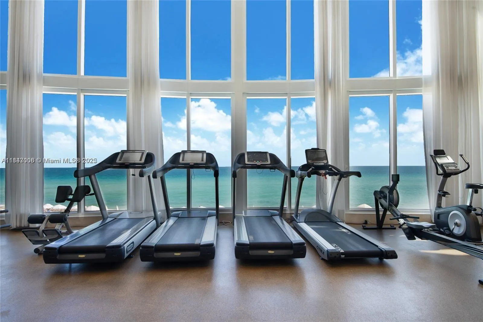15901 Collins Ave, #2805