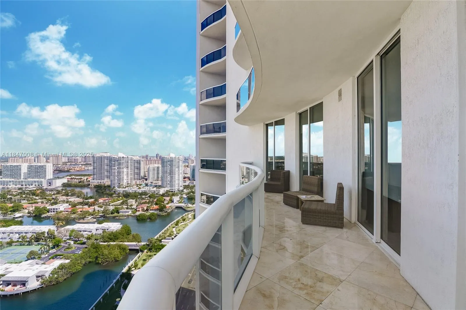 15901 Collins Ave, #2805