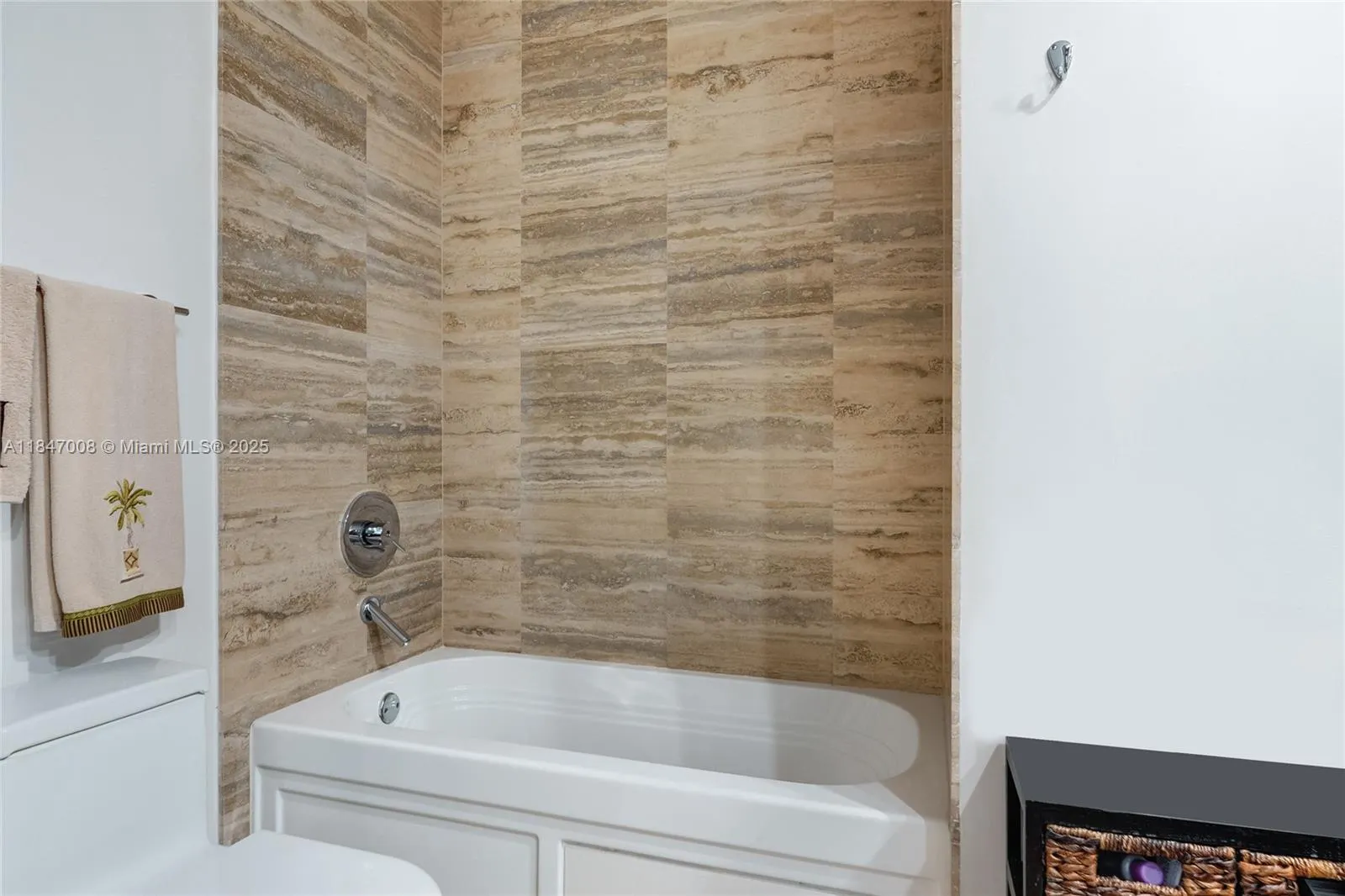 15901 Collins Ave, #2805