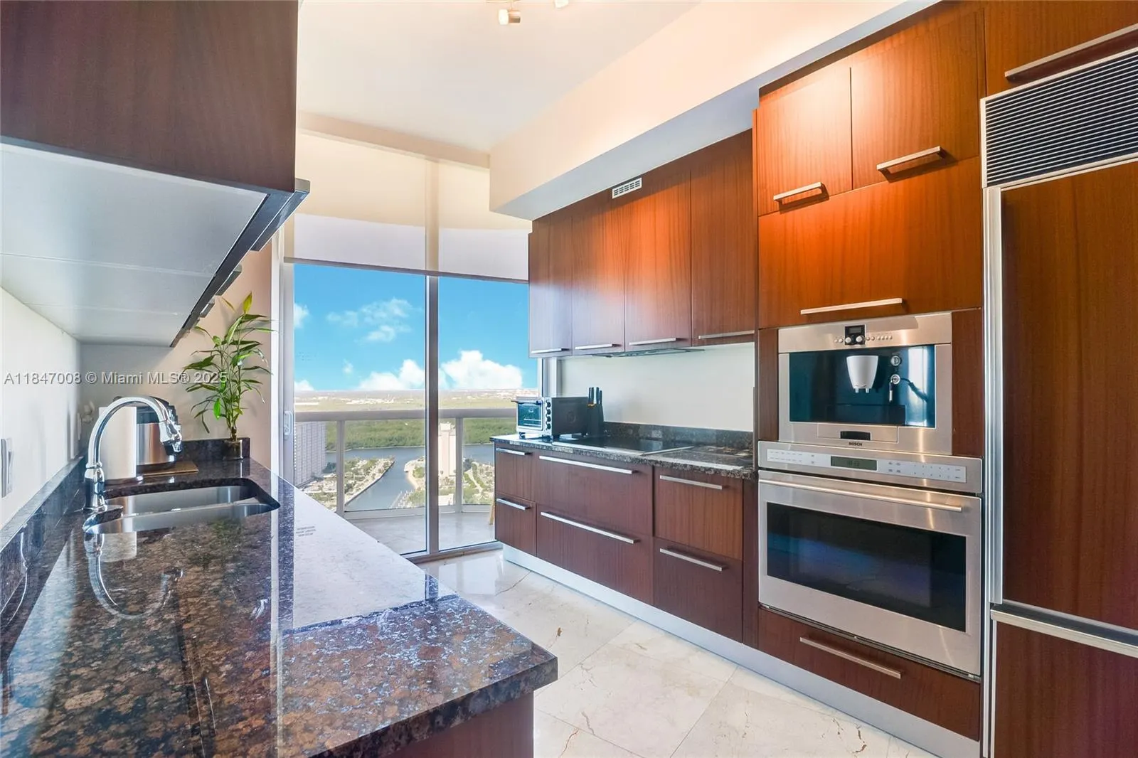 15901 Collins Ave, #2805
