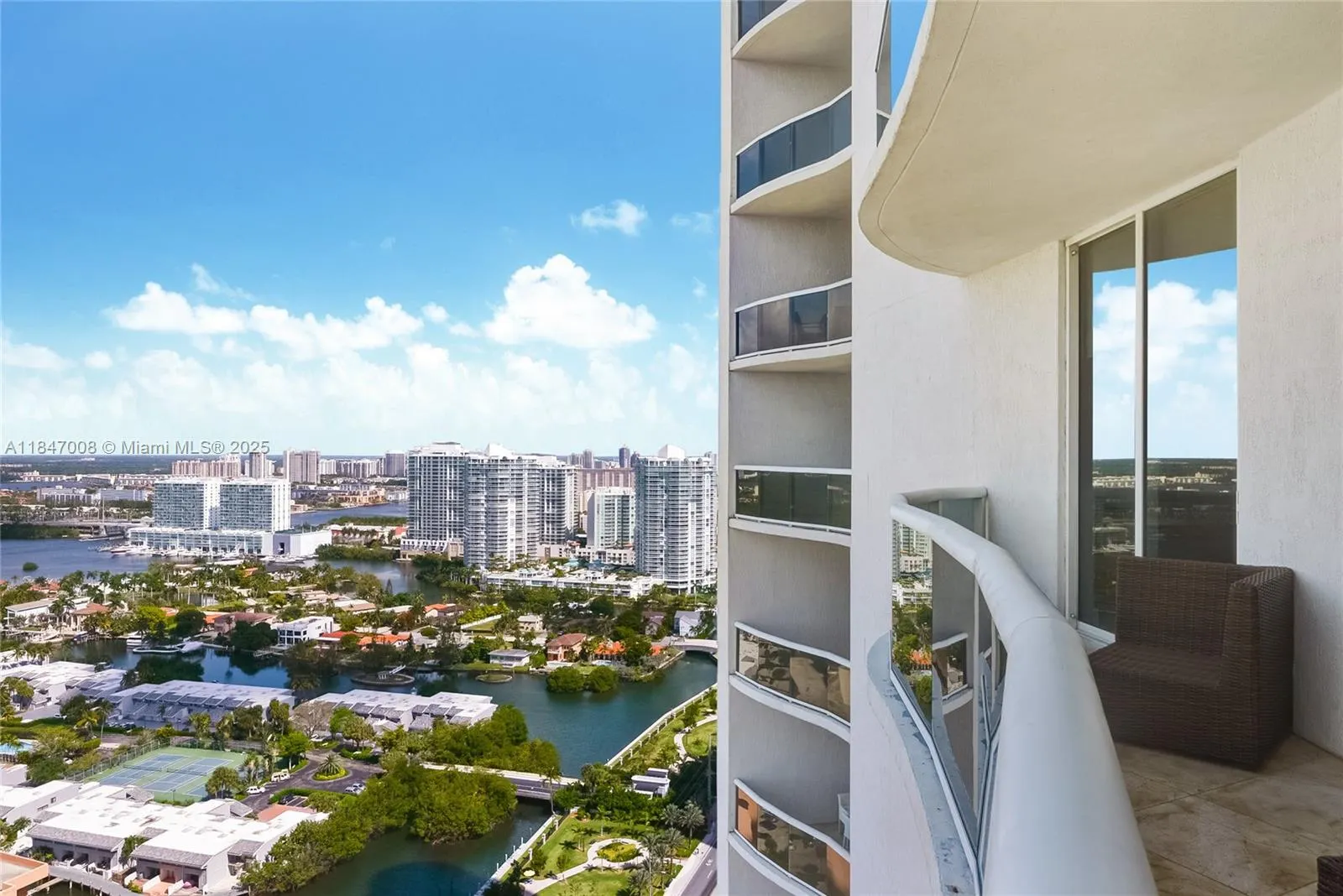 15901 Collins Ave, #2805