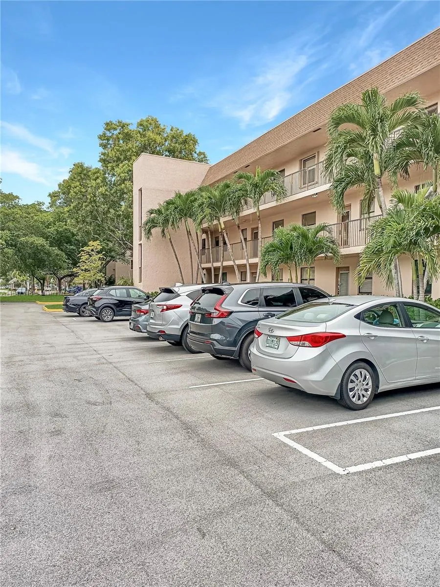 10402 Sunrise Lakes Blvd, #201