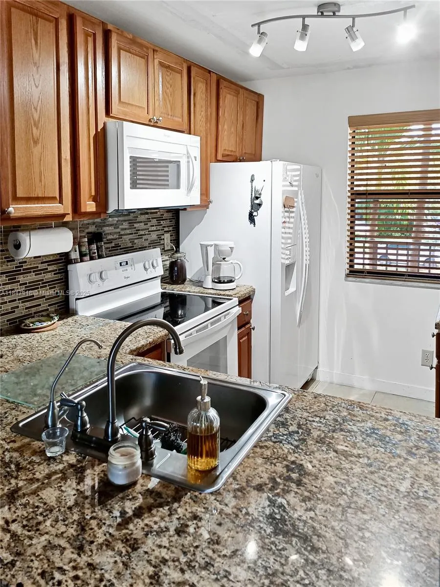 10402 Sunrise Lakes Blvd, #201
