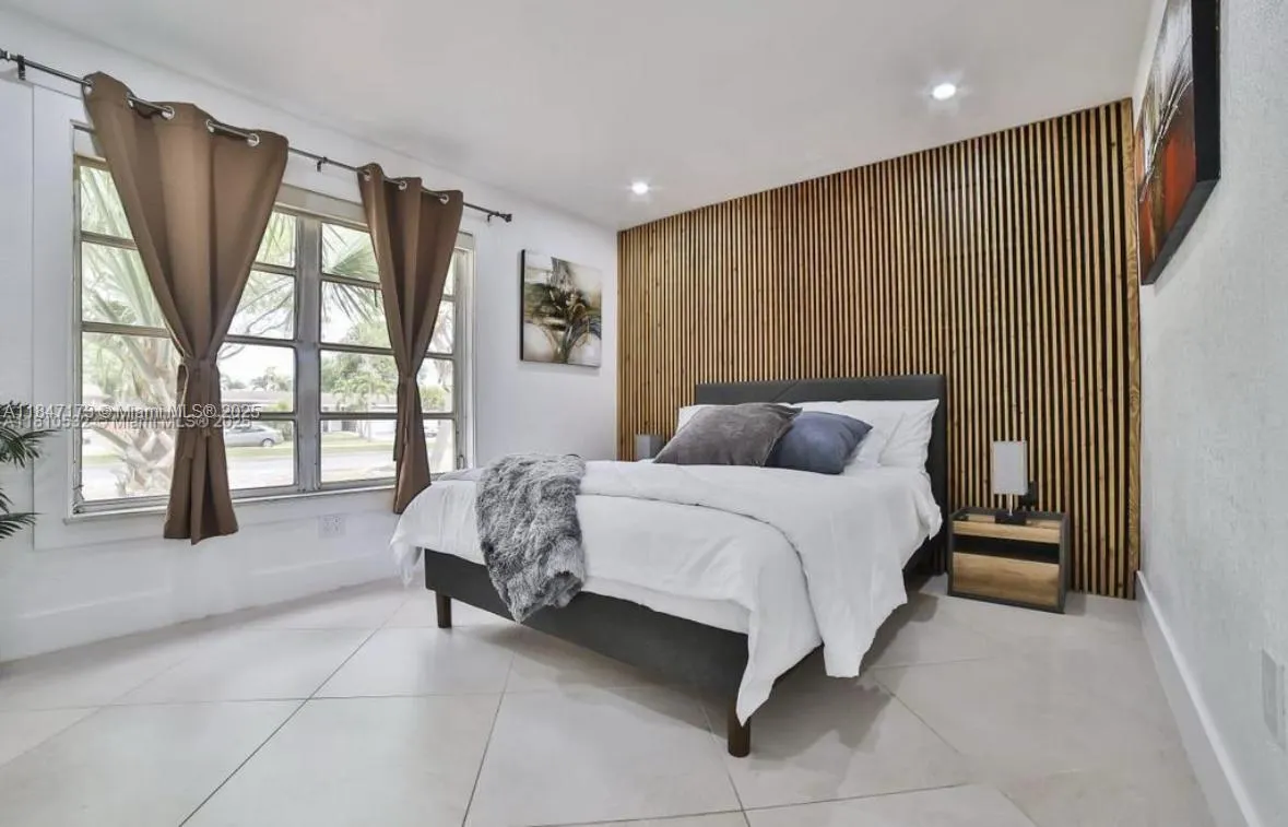 8651 Sunset Strip
