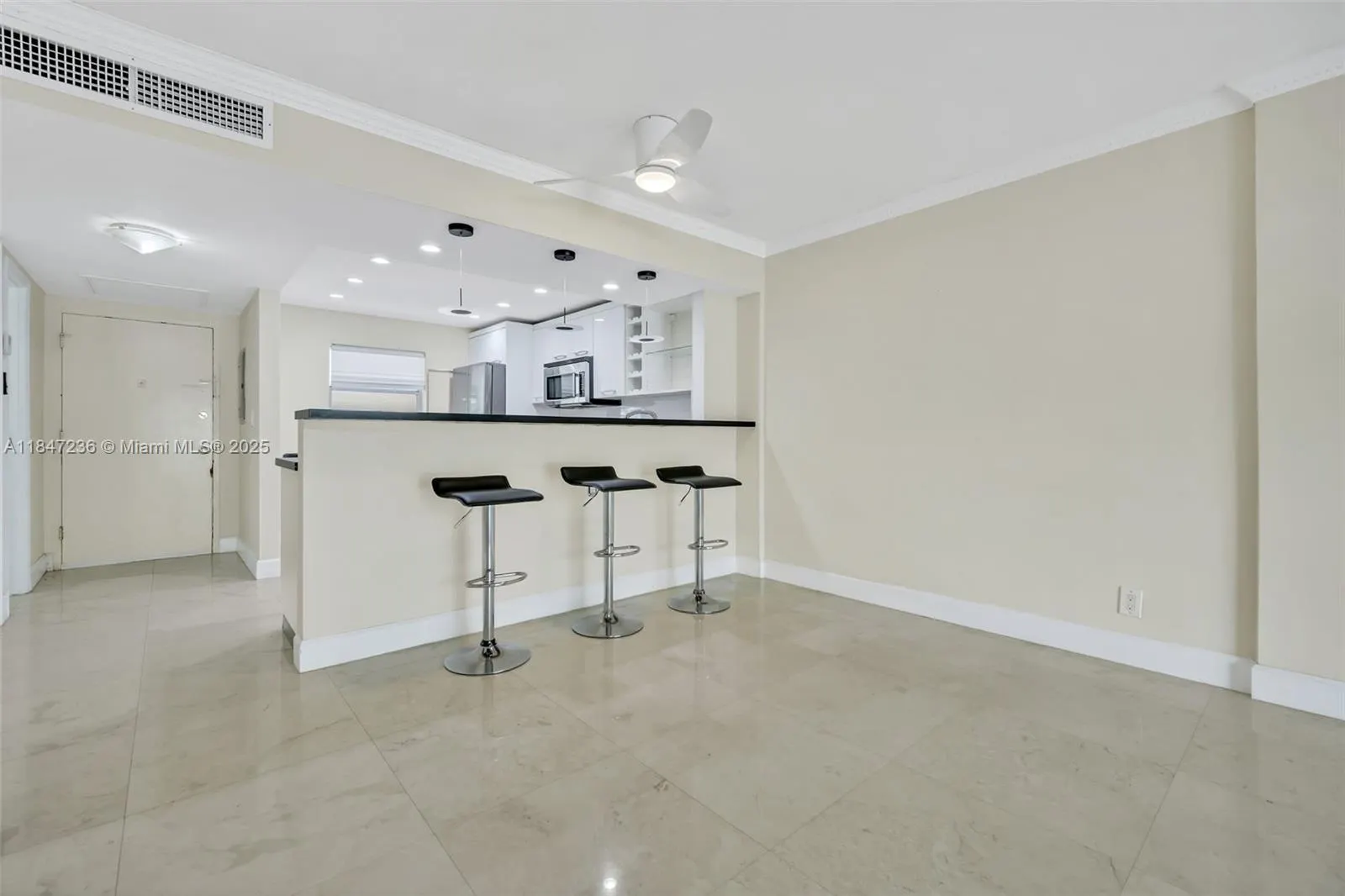 100 Edgewater Dr, #240