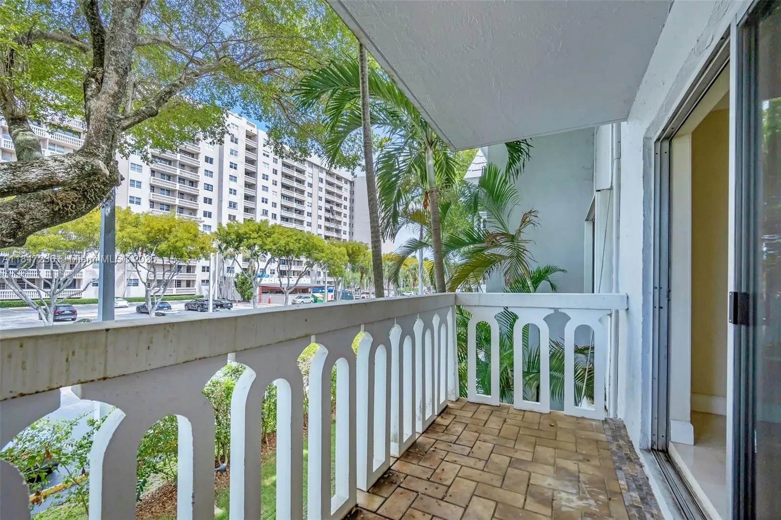 100 Edgewater Dr, #240