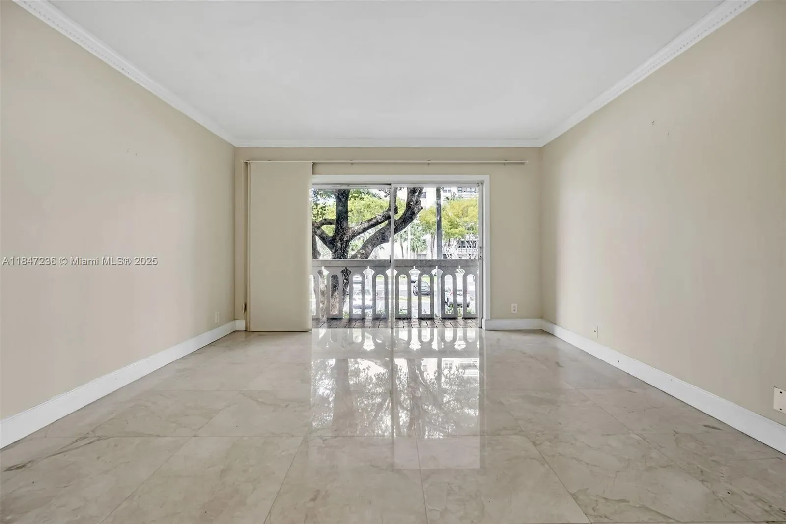 100 Edgewater Dr, #240