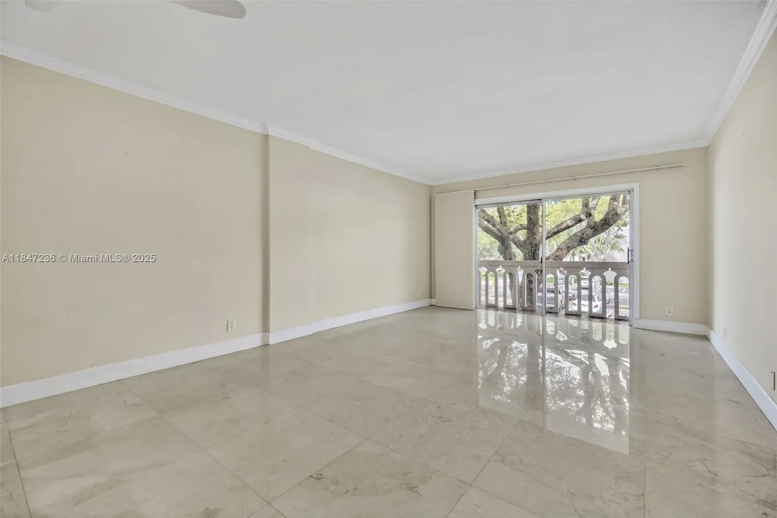 100 Edgewater Dr, #240