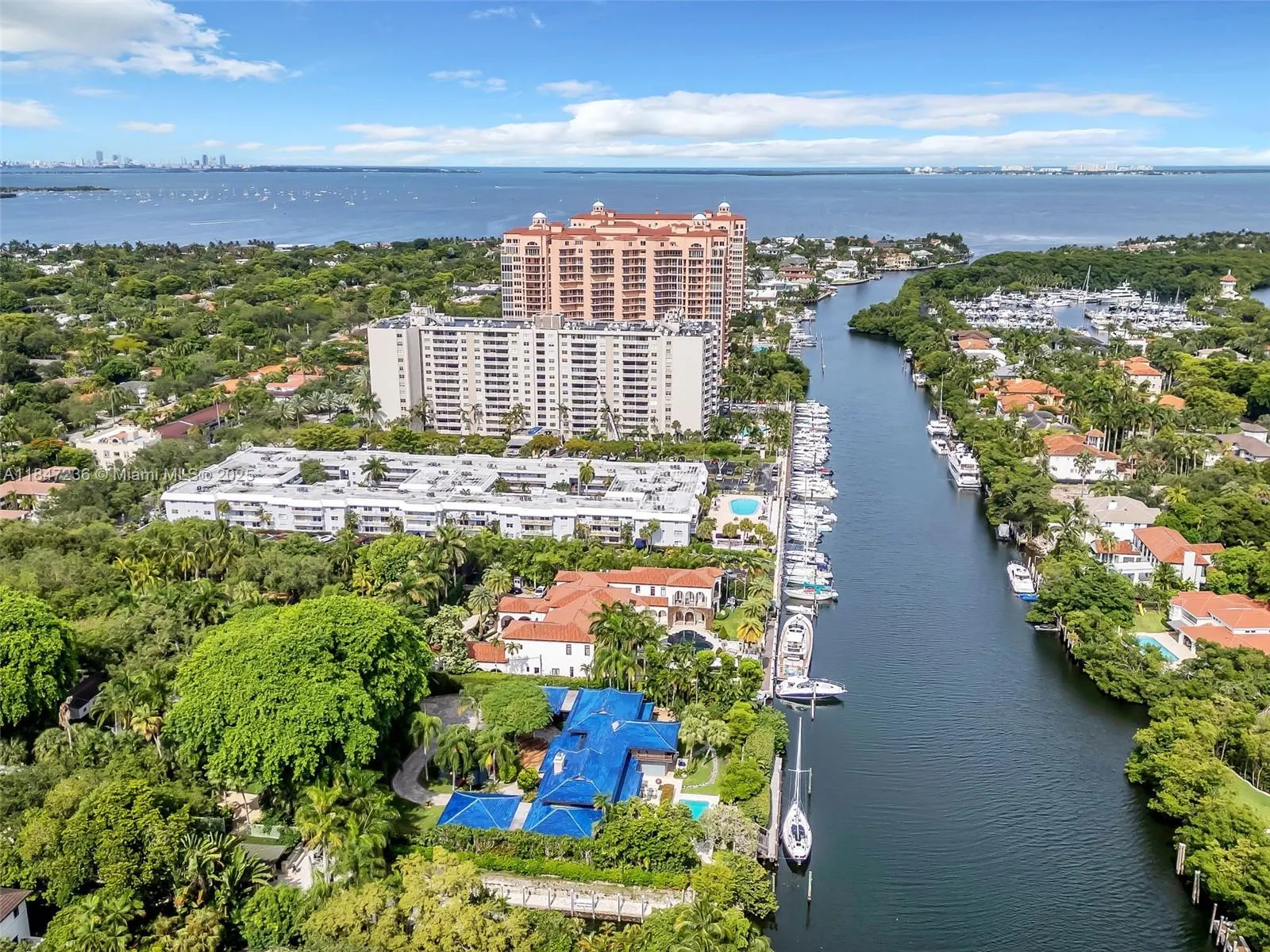 100 Edgewater Dr, #240