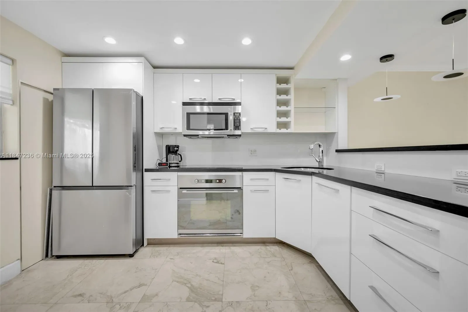 100 Edgewater Dr, #240