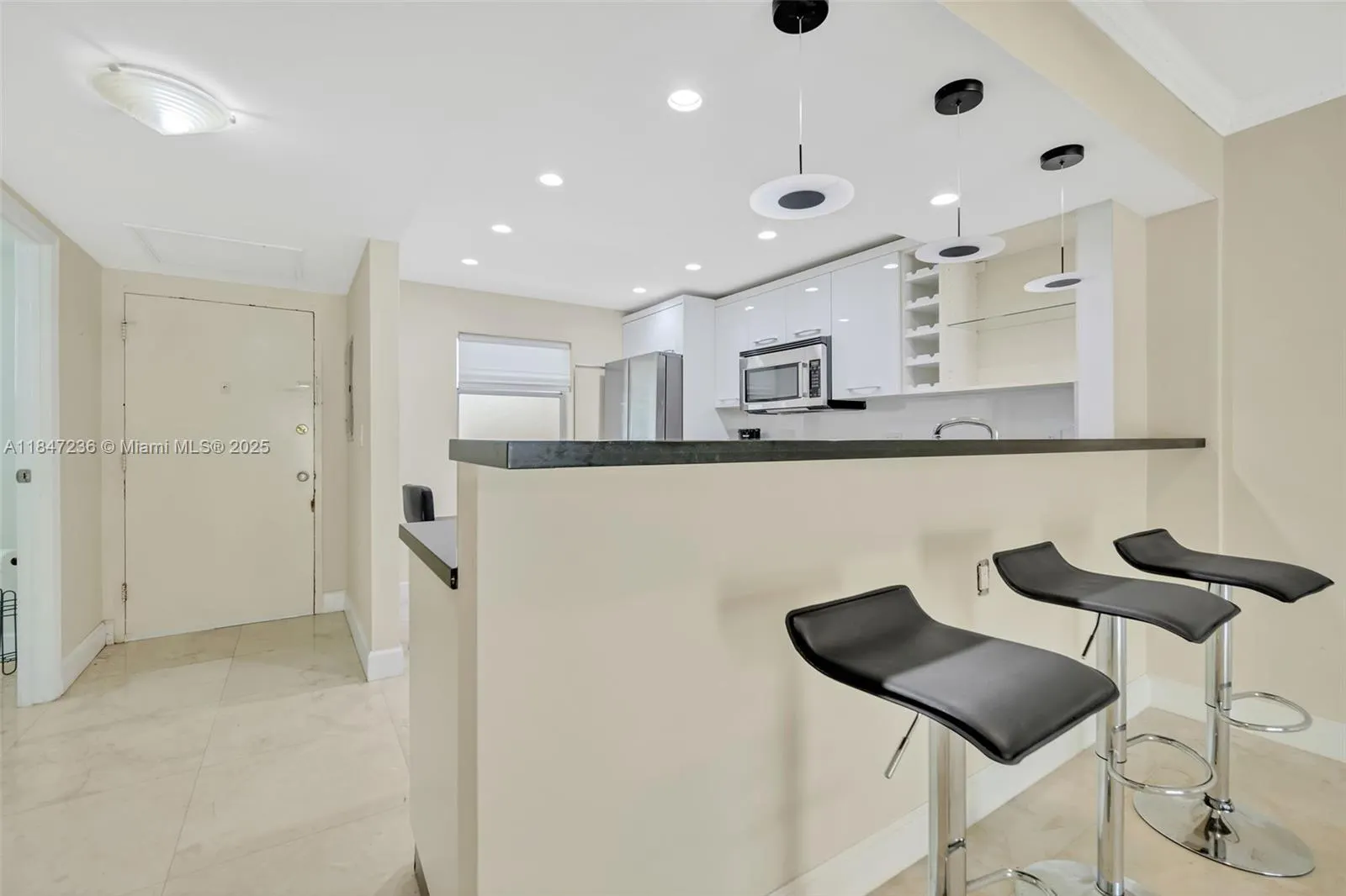 100 Edgewater Dr, #240