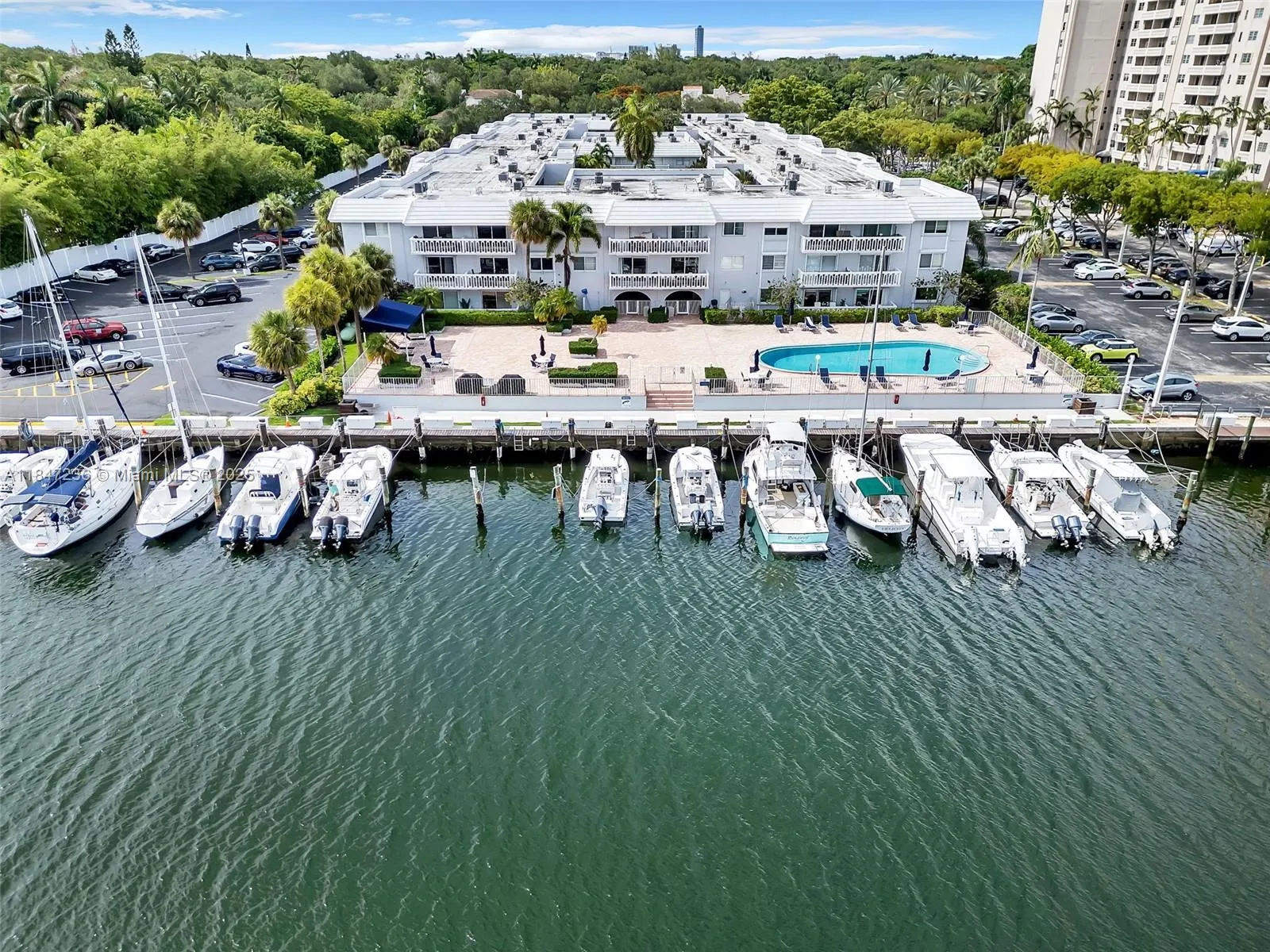 100 Edgewater Dr, #240