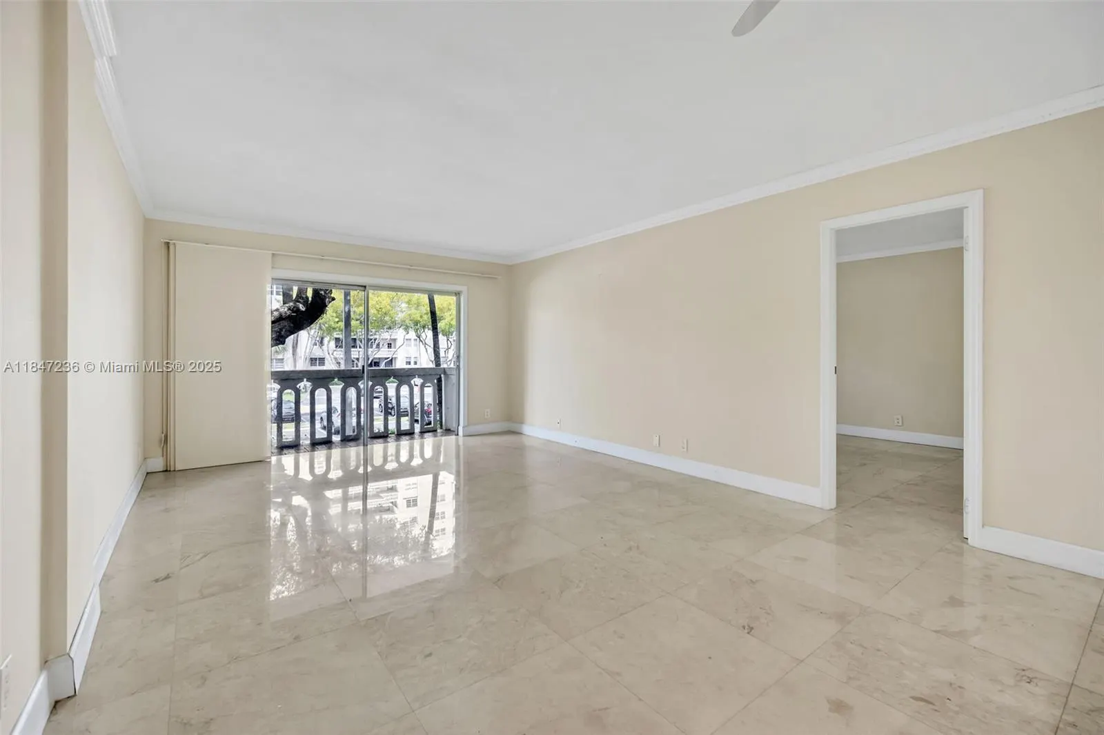 100 Edgewater Dr, #240