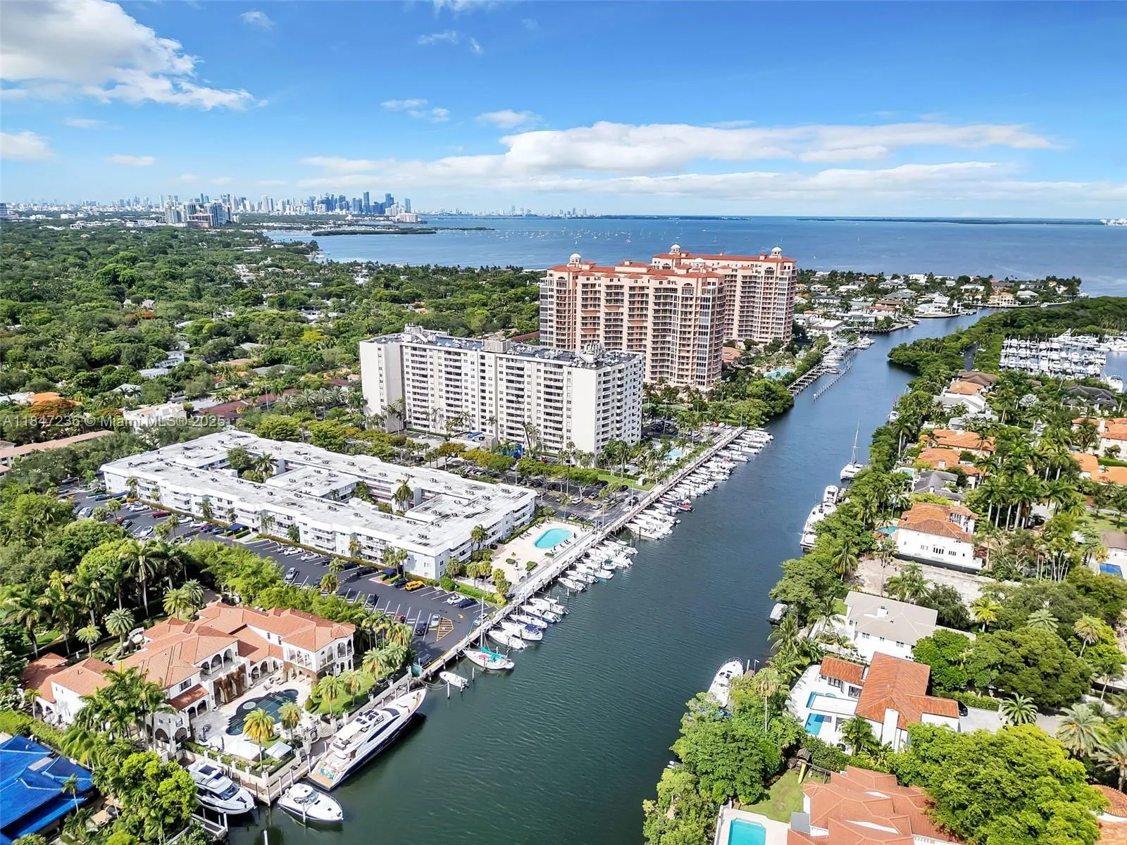 100 Edgewater Dr, #240