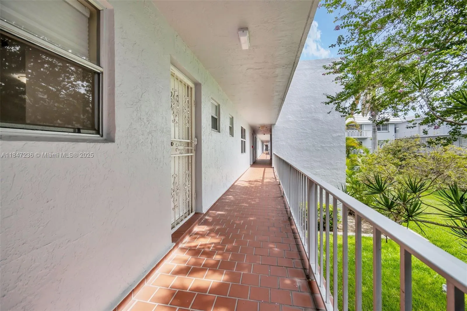 100 Edgewater Dr, #240