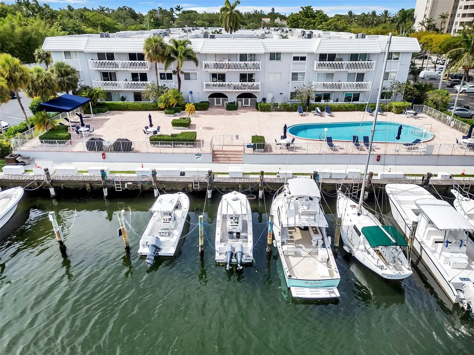 100 Edgewater Dr, #240