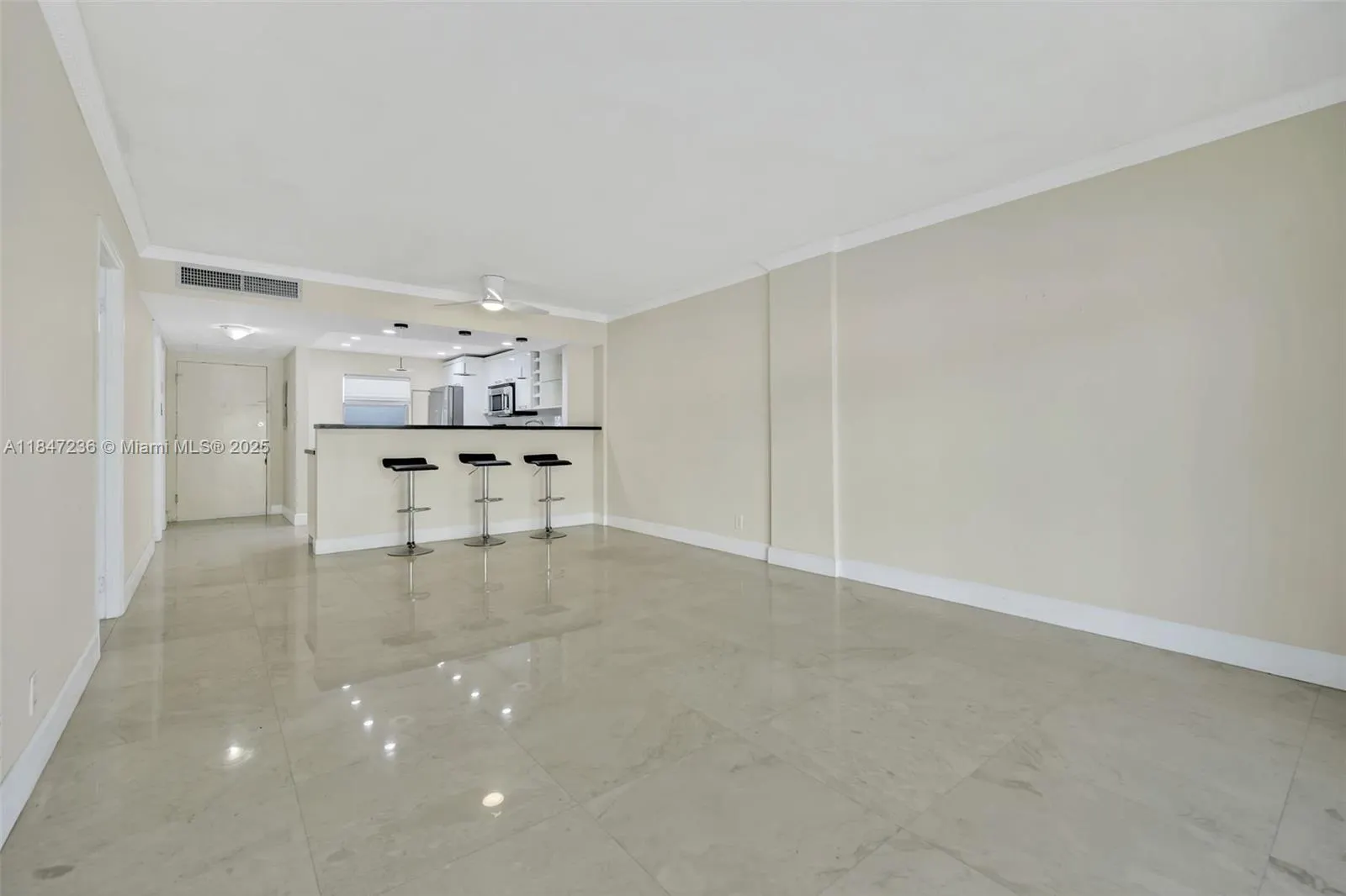 100 Edgewater Dr, #240