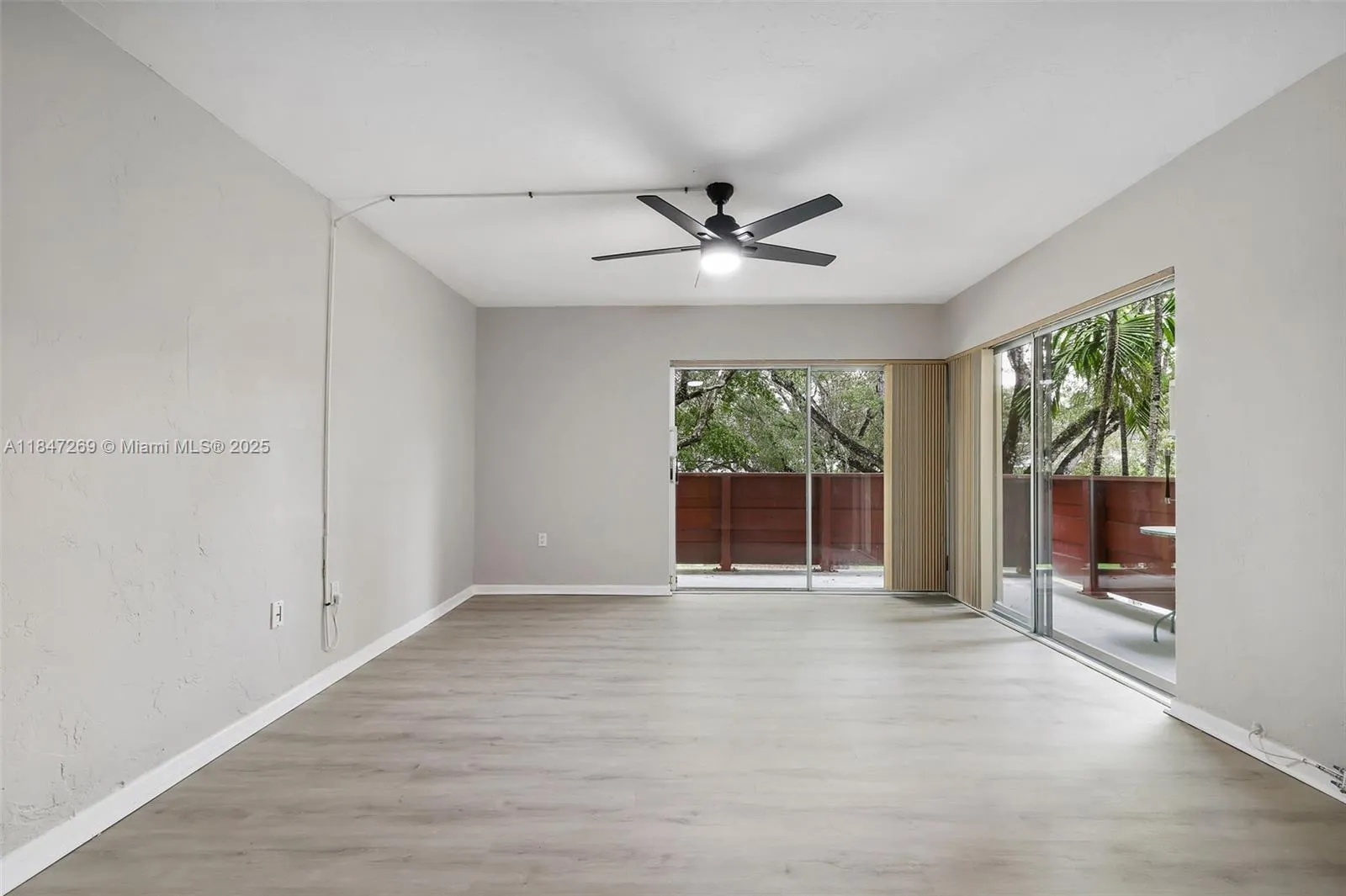 1205 Mariposa Ave, #320