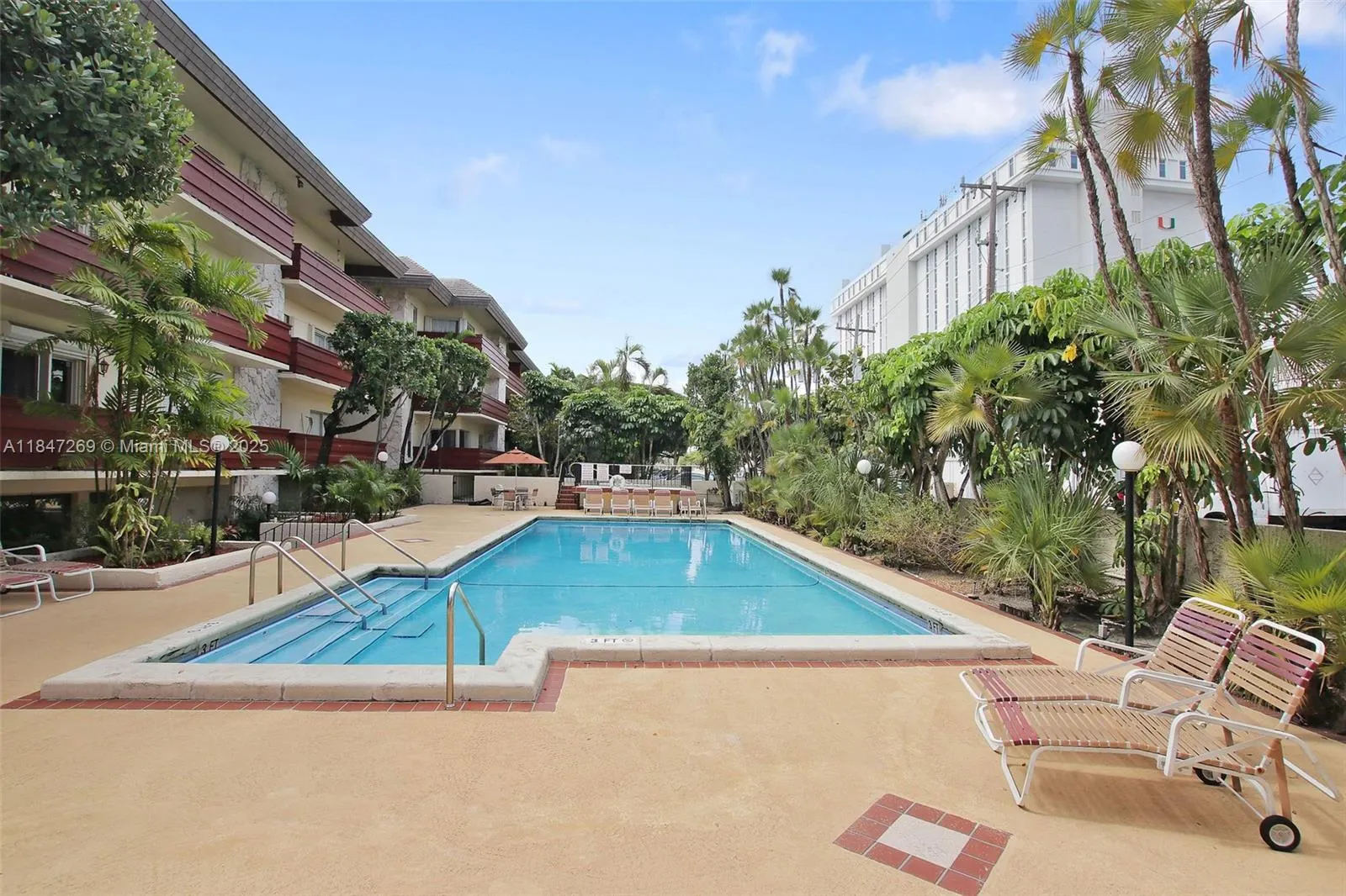 1205 Mariposa Ave, #320