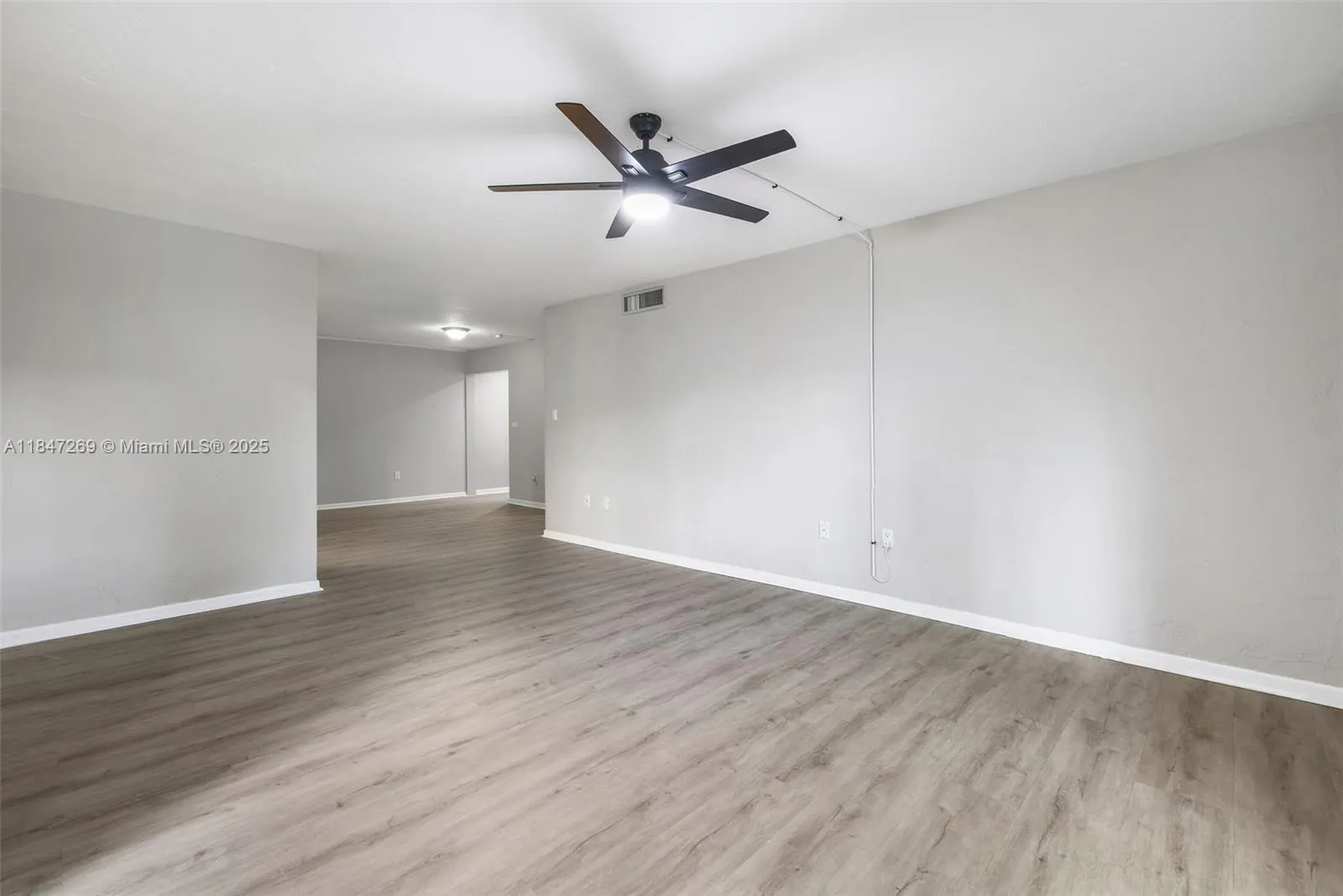 1205 Mariposa Ave, #320