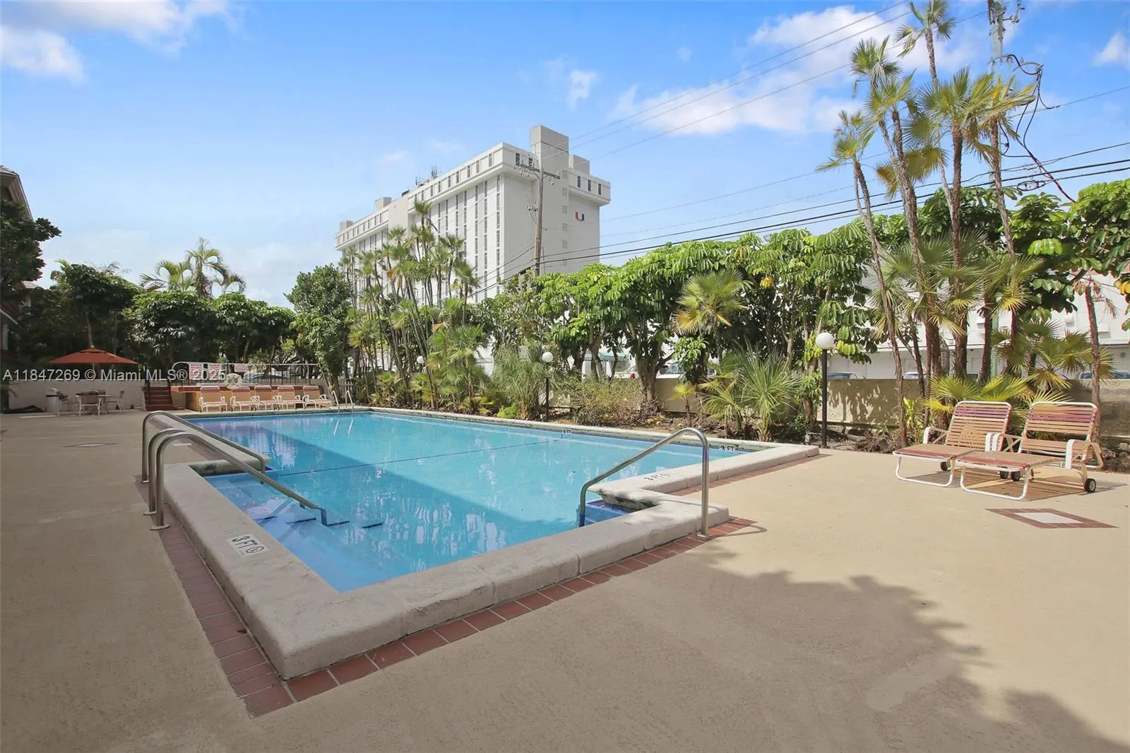 1205 Mariposa Ave, #320