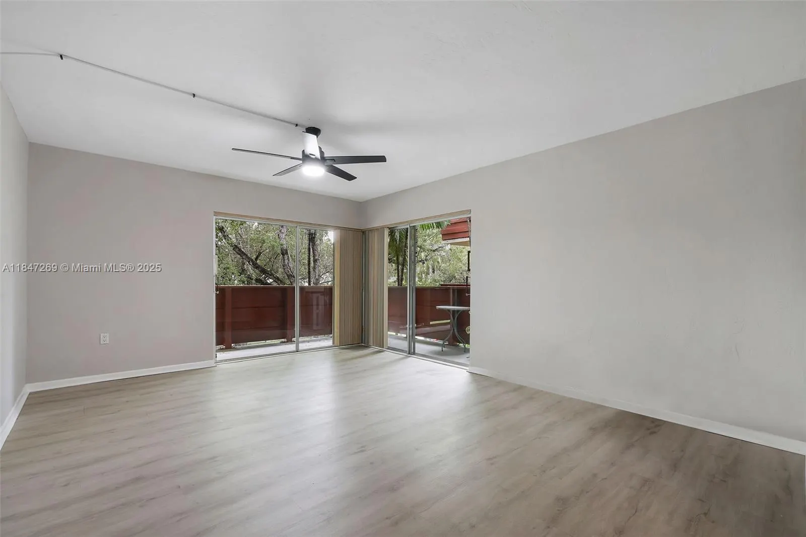 1205 Mariposa Ave, #320