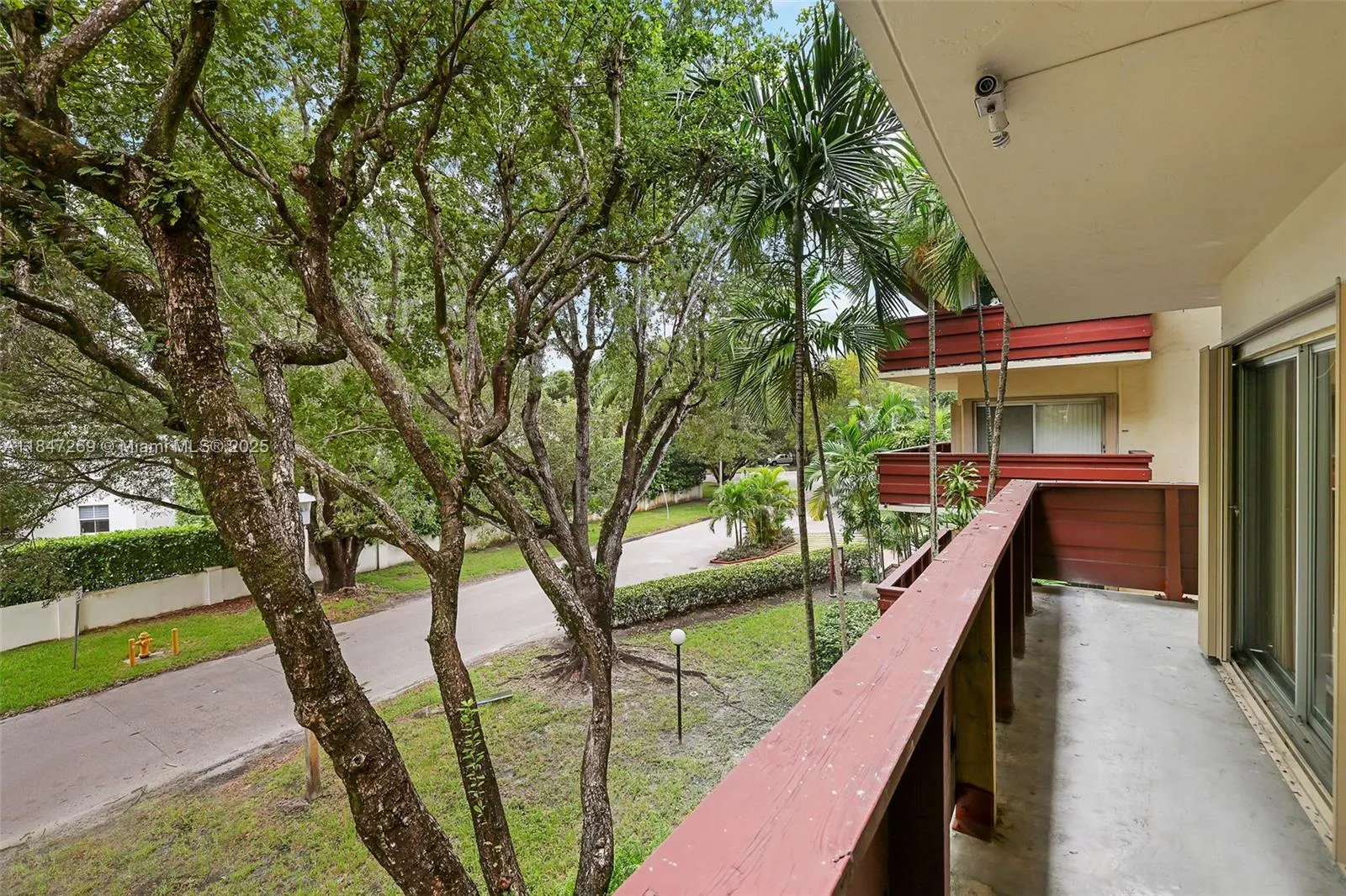 1205 Mariposa Ave, #320