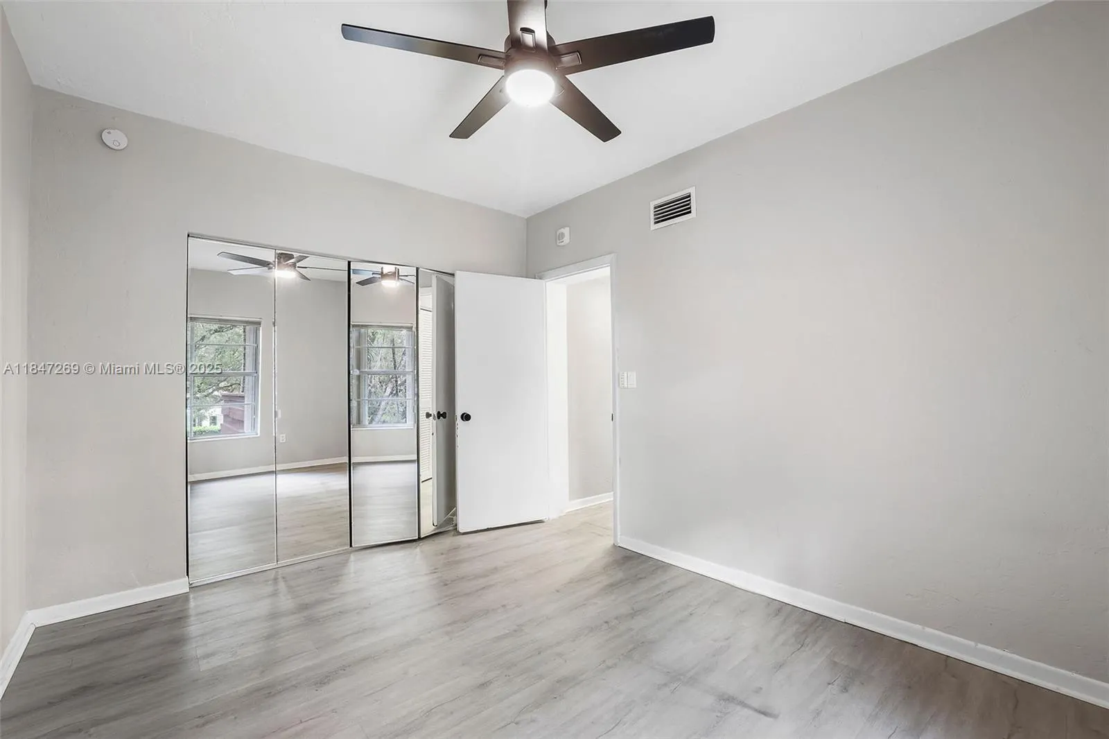 1205 Mariposa Ave, #320