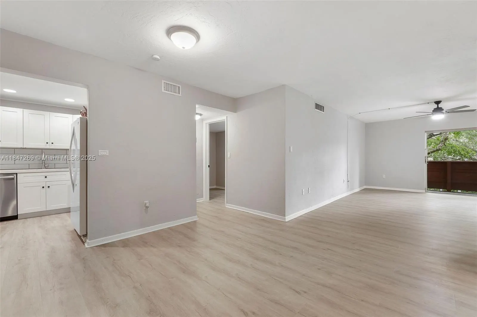 1205 Mariposa Ave, #320