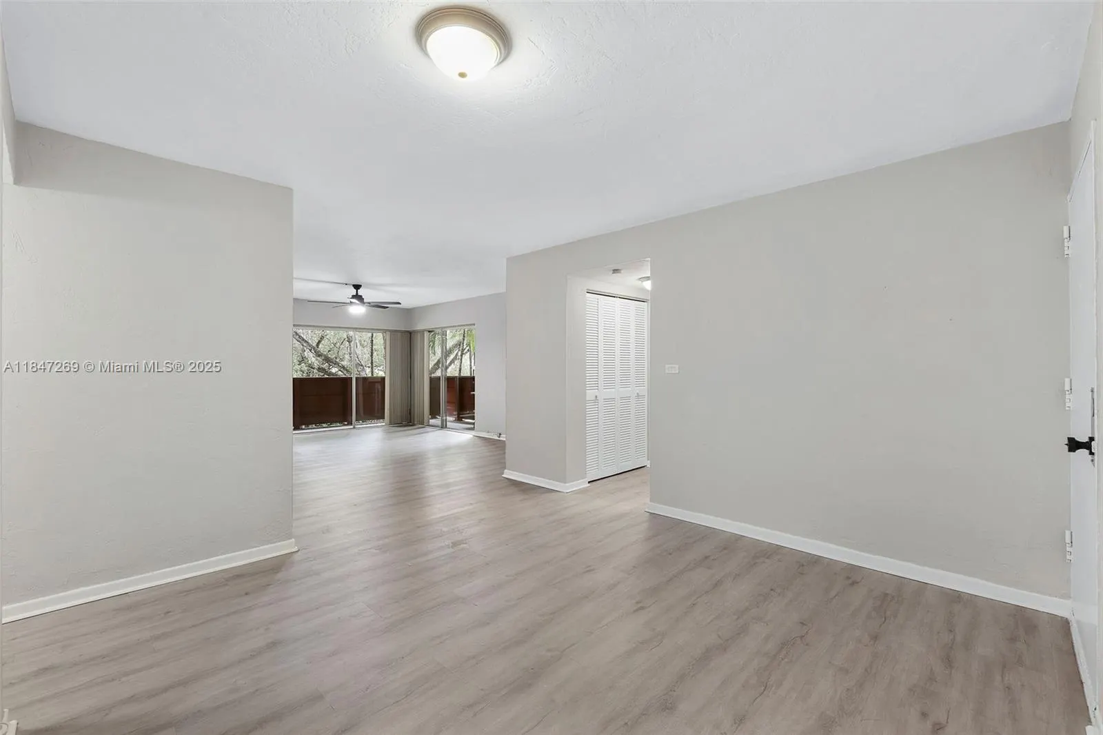 1205 Mariposa Ave, #320