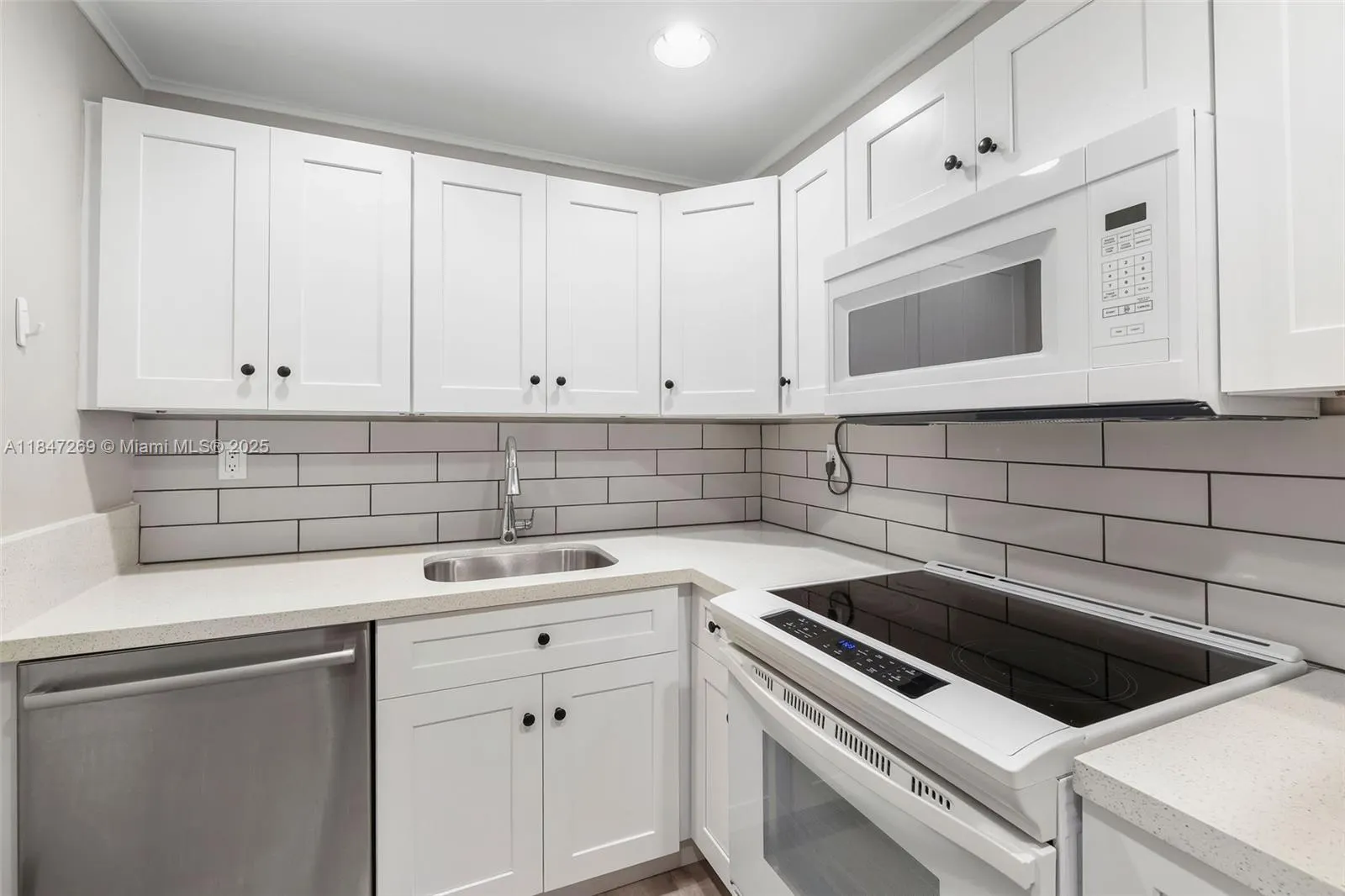 1205 Mariposa Ave, #320