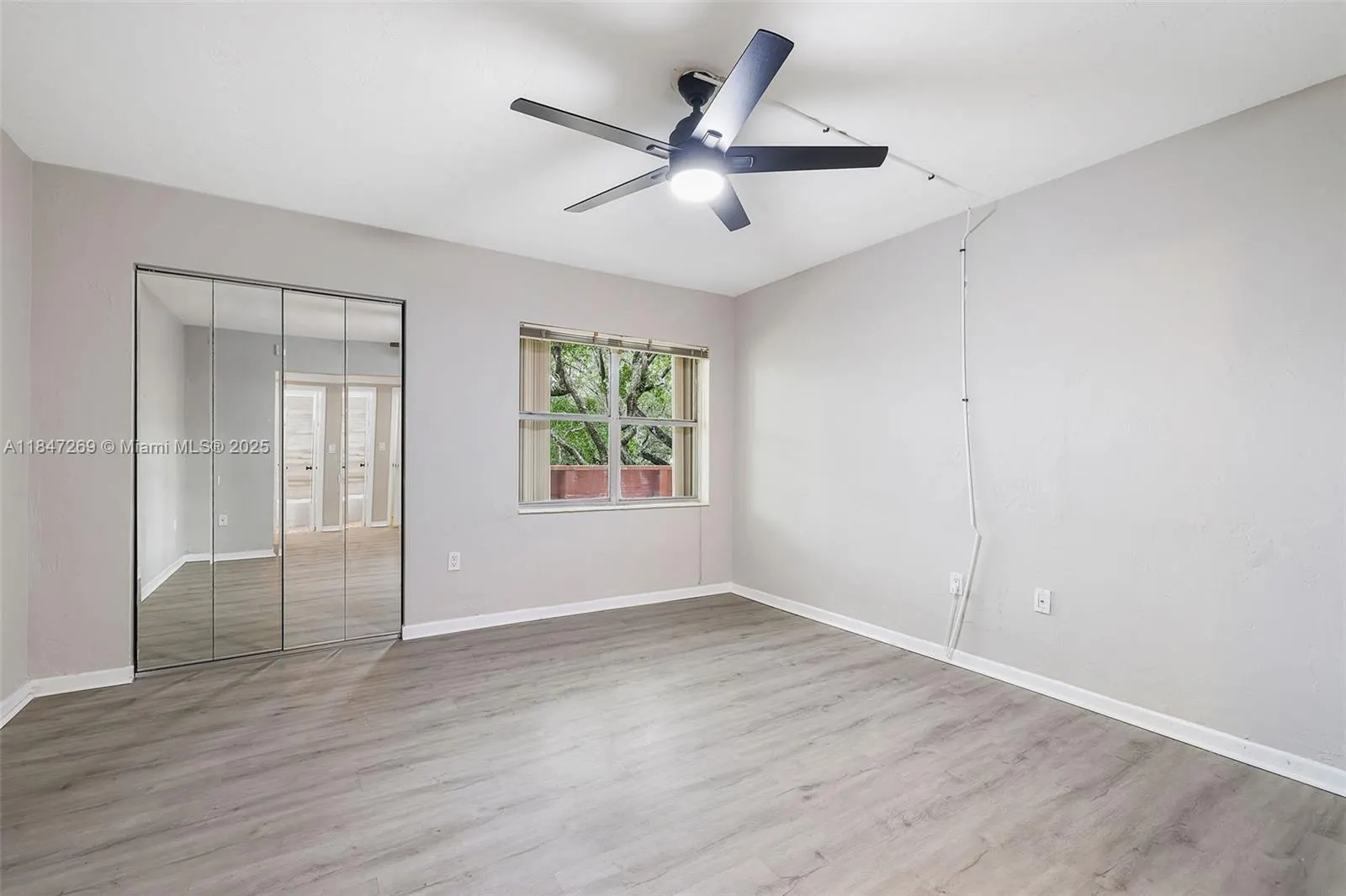 1205 Mariposa Ave, #320