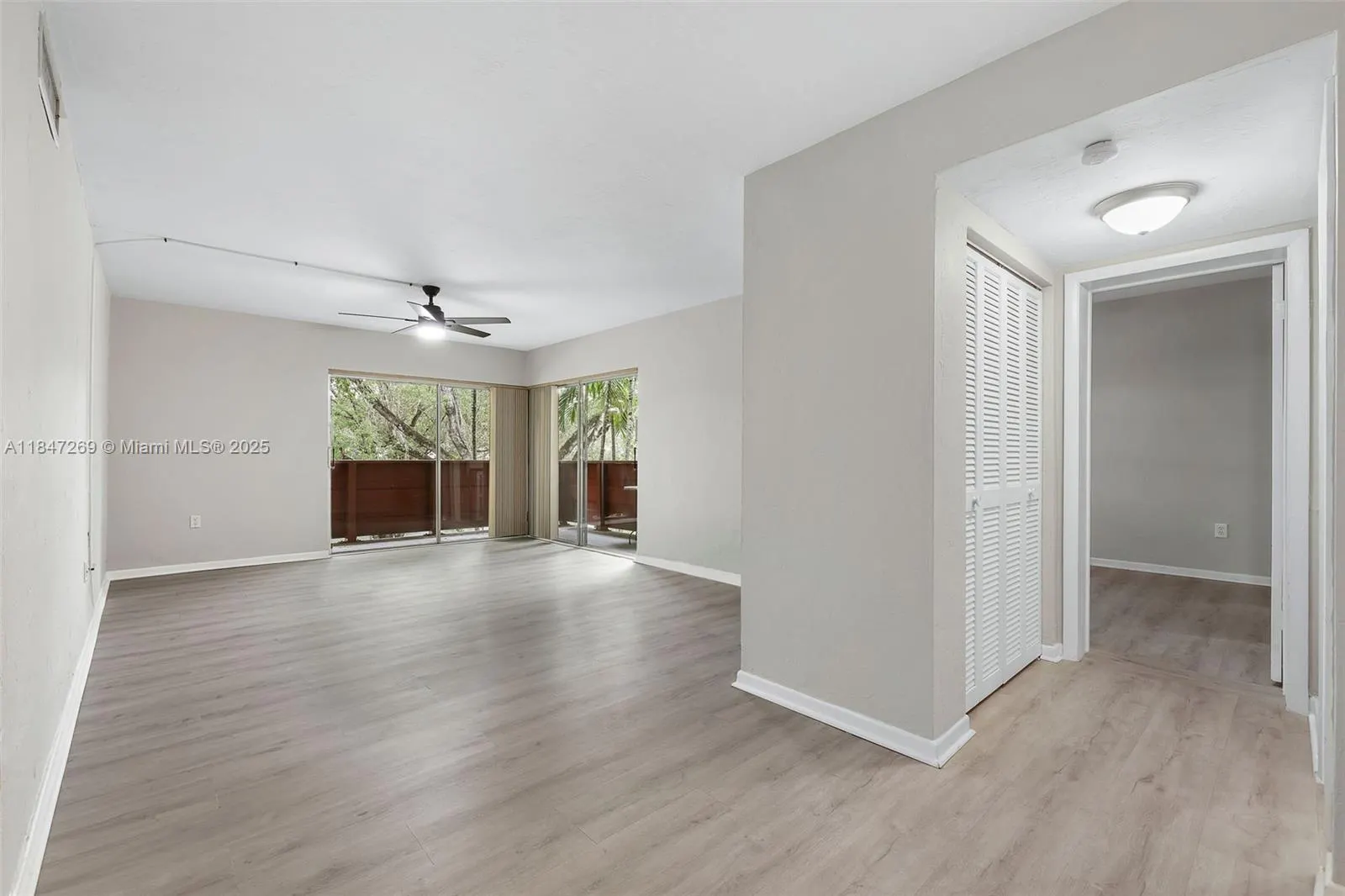 1205 Mariposa Ave, #320