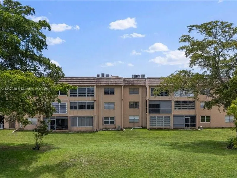 9330 Sunrise Lakes Blvd, #304