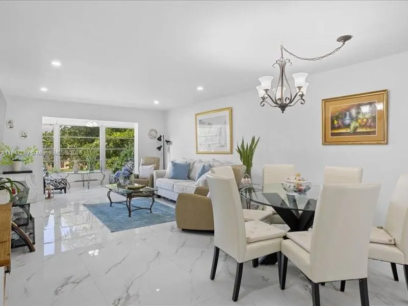 9330 Sunrise Lakes Blvd, #304