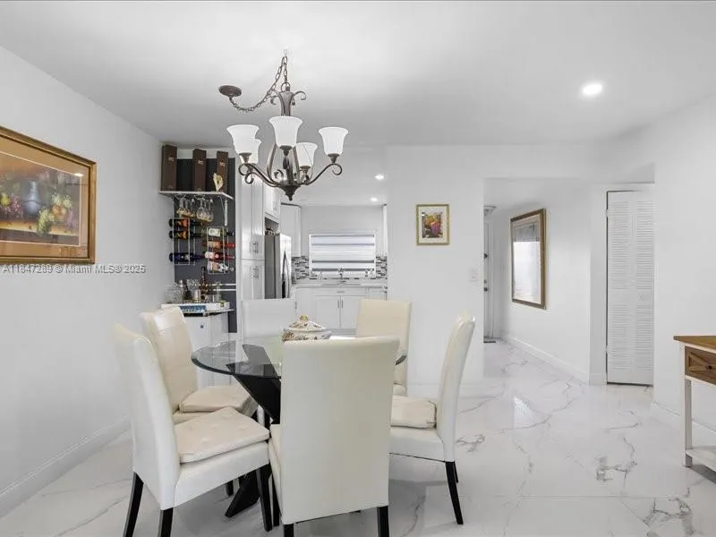 9330 Sunrise Lakes Blvd, #304