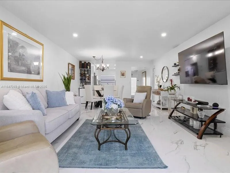 9330 Sunrise Lakes Blvd, #304